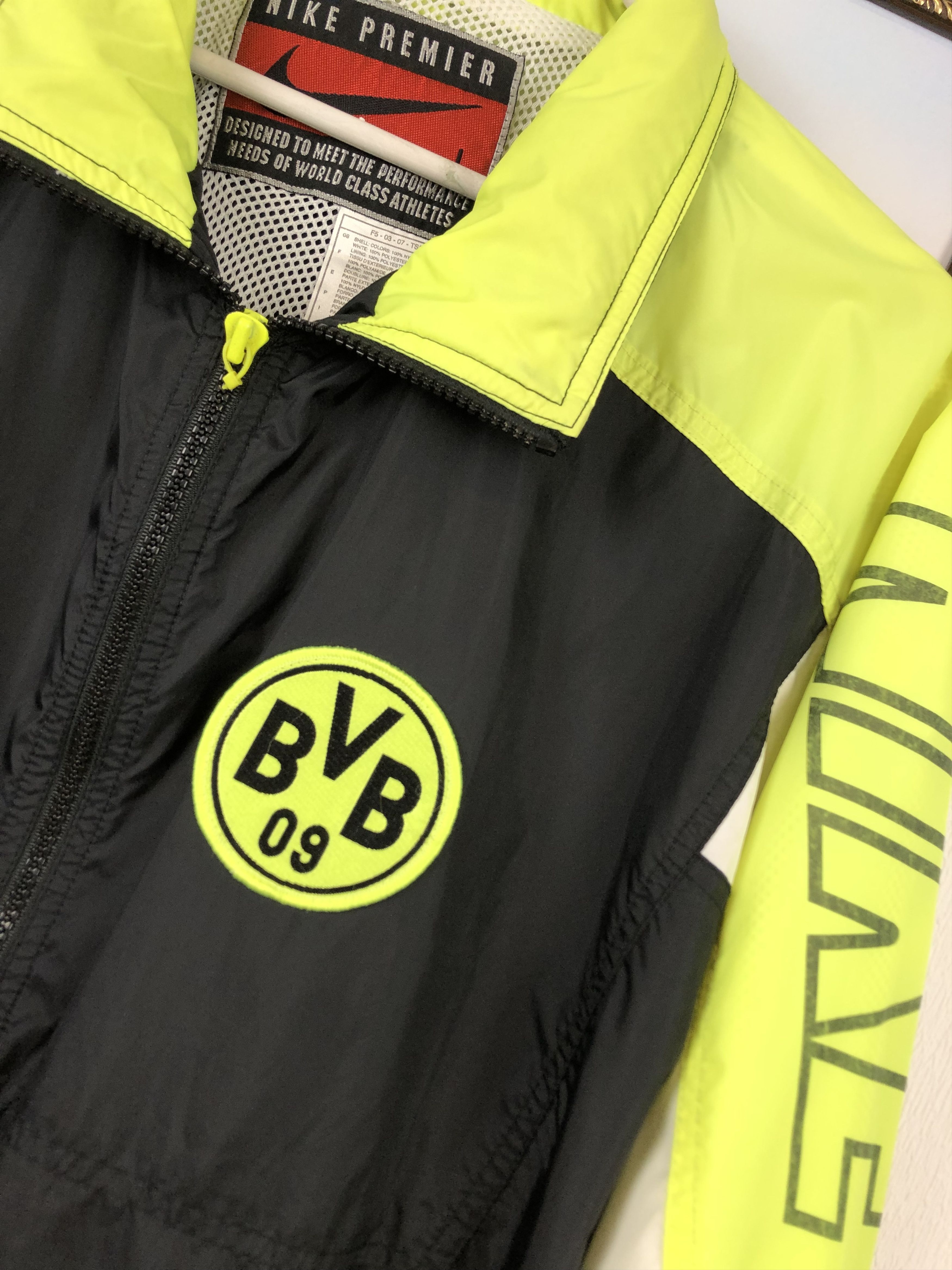 Nike Vintage Borussia Dortmund Football Jacket Soccer Windbreaker Size US L / EU 52-54 / 3 - 5 Thumbnail