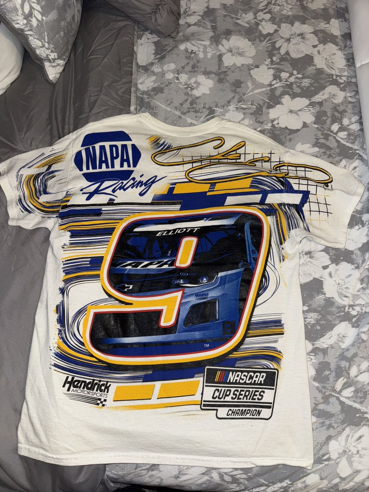 Vintage Chase Elliott Nascar Cup Series Champion T-shirt Size US S / EU 44-46 / 1 - 2 Thumbnail