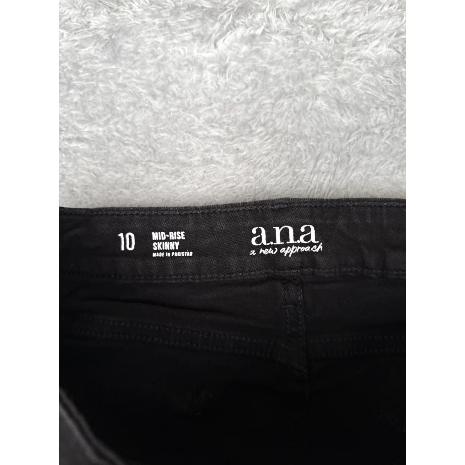 Denime VINTAGE? No — (Skip, since not vintage) a.n.a A New Approach Jeans Women's 10 Black Mid Rise Skinny Stretch Denim Pants Size 32" / US 10 / IT 46 - 6 Thumbnail
