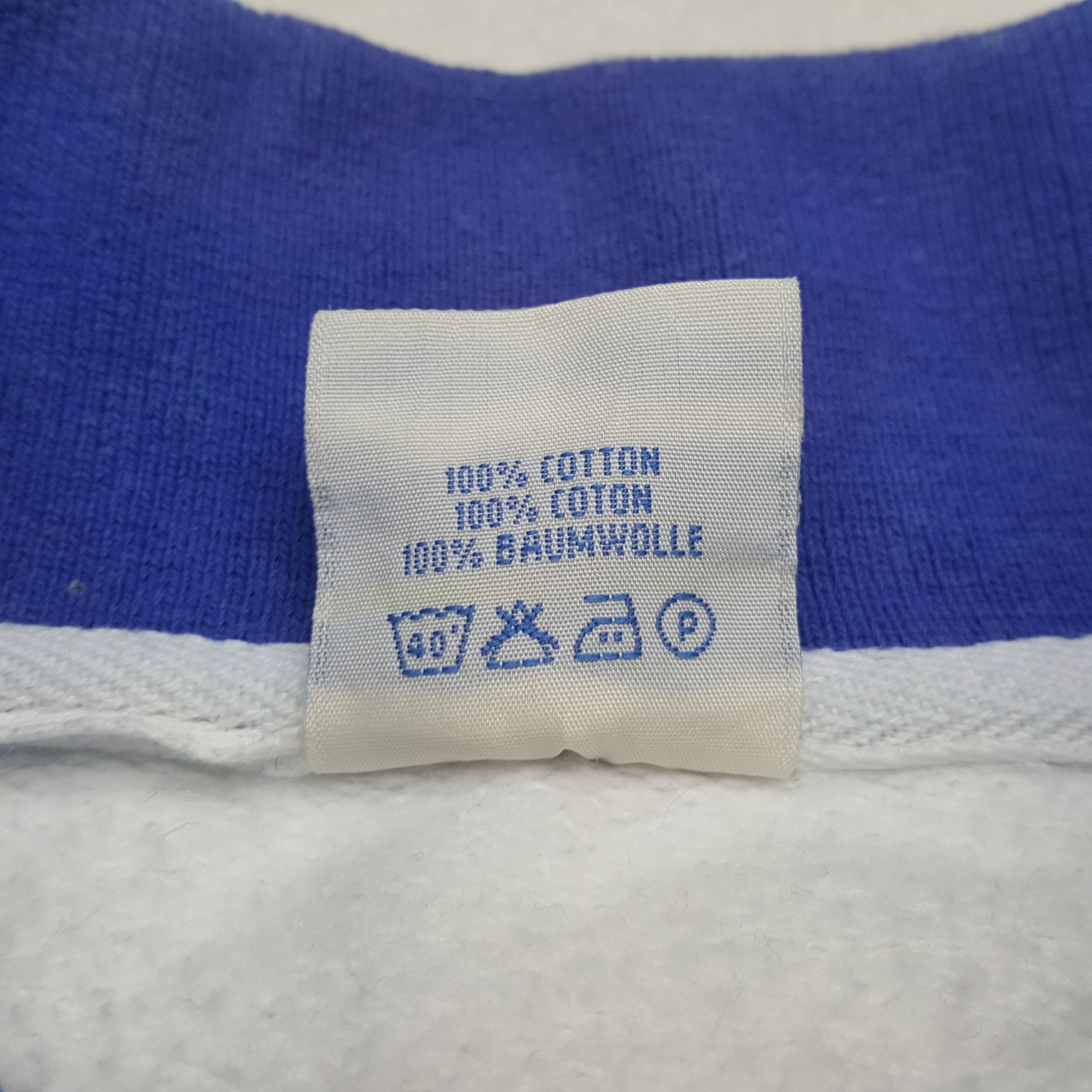 Vintage Vintage ITALIA Sportswear Promo Sweater Jacket C295N26 Size US XS / EU 42 / 0 - 10 Thumbnail