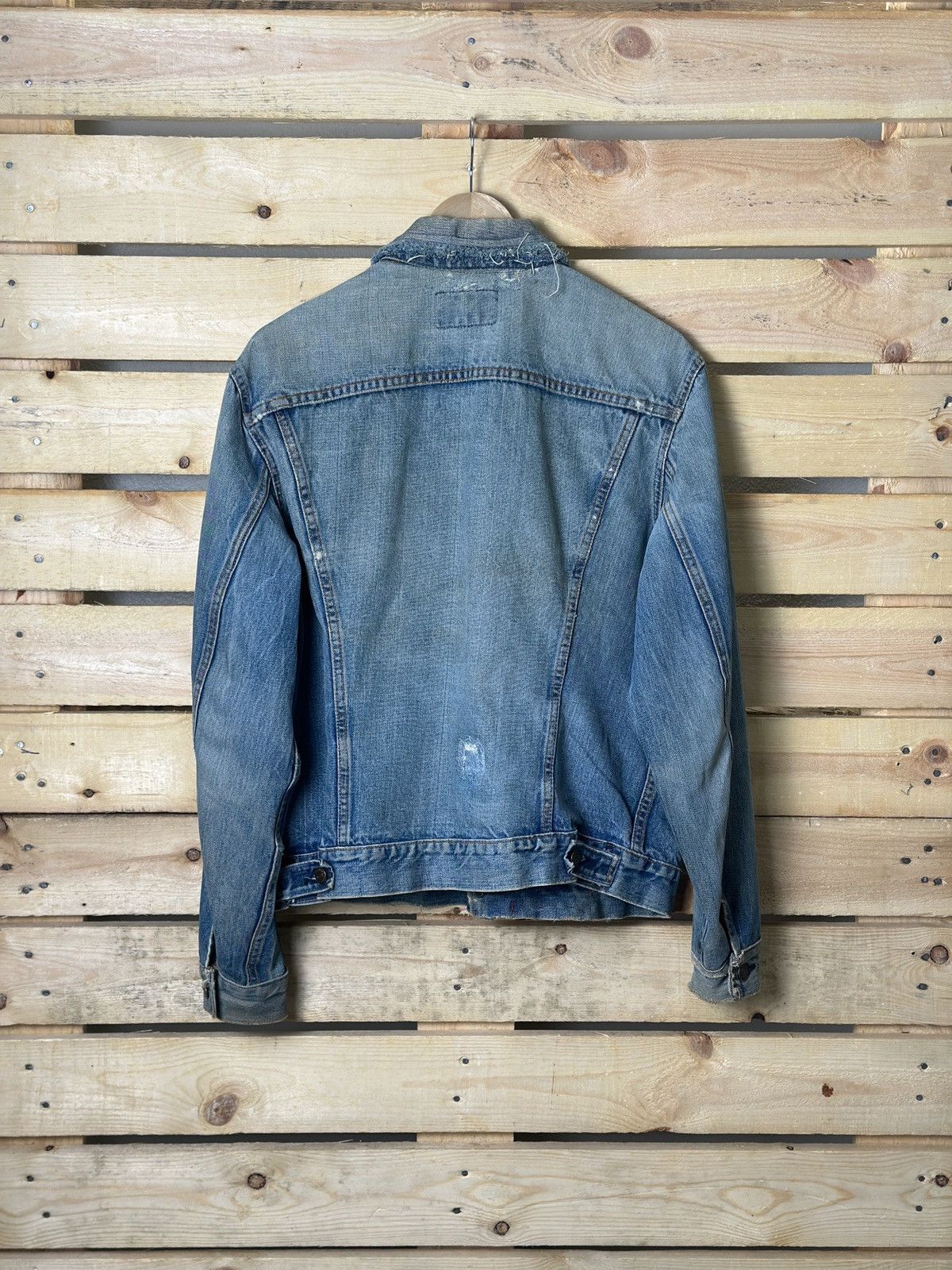 Levi's × Vintage Vintage Distressed Levi’s Denim Jacket Size US M / EU 48-50 / 2 - 3 Thumbnail