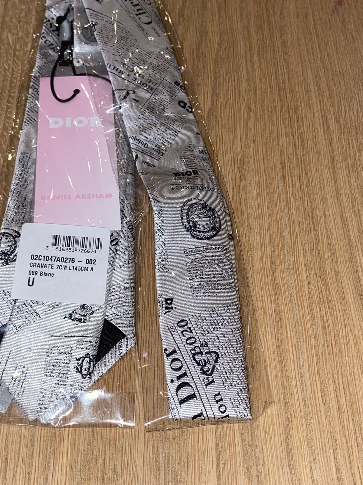 Daniel Arsham × Dior Daniel Arsham x Dior Tie Newspaper Size ONE SIZE - 7 Thumbnail