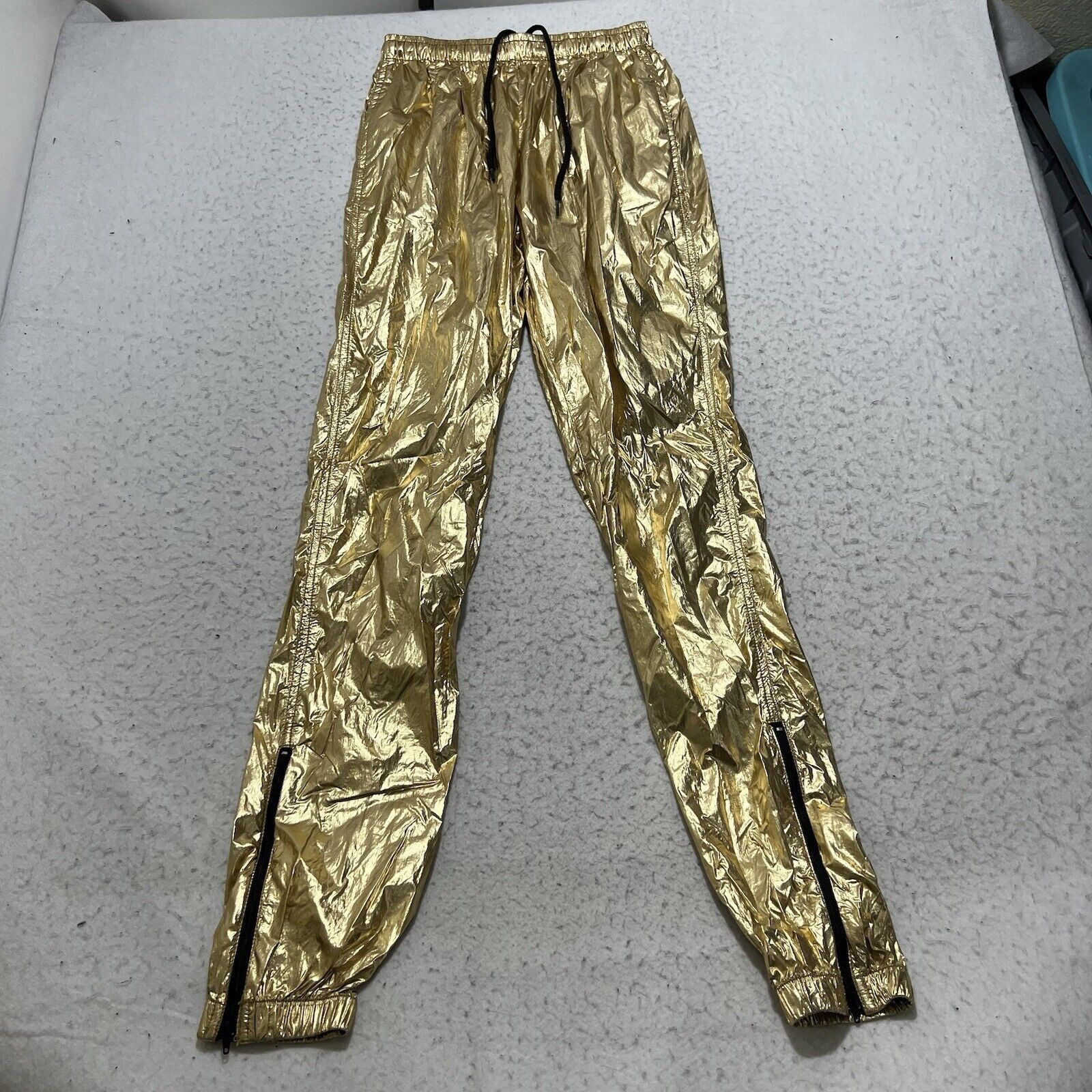 Urban Outfitters Urban Outfitters XS X-Small Gold Shiny Metallic Jogger Pants Size 26" / US 2 / IT 38 - 1 Thumbnail