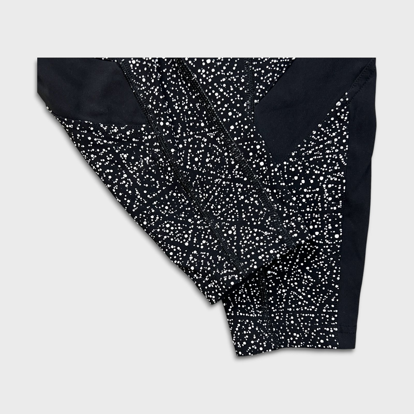Lululemon Lululemon Box It Out Tight 2 High Rise Athletic Yoga Legging Size 26" / US 2 / IT 38 - 8 Thumbnail