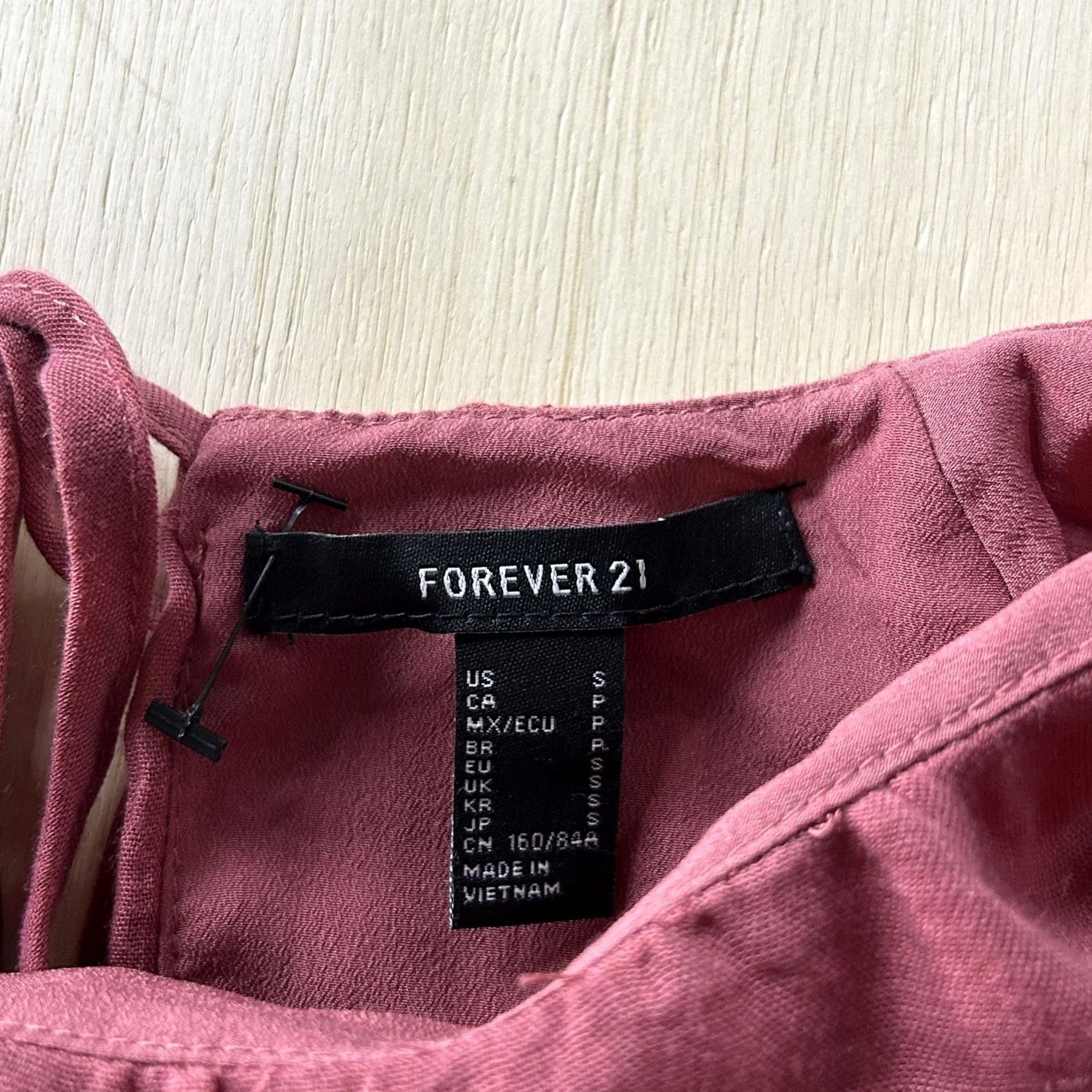 Forever 21 FOREVER 21 Blouse Womens Small Pink Cropped Puff Sleeve Open Back Tie Hem Top Size S / US 4 / IT 40 - 2 Thumbnail