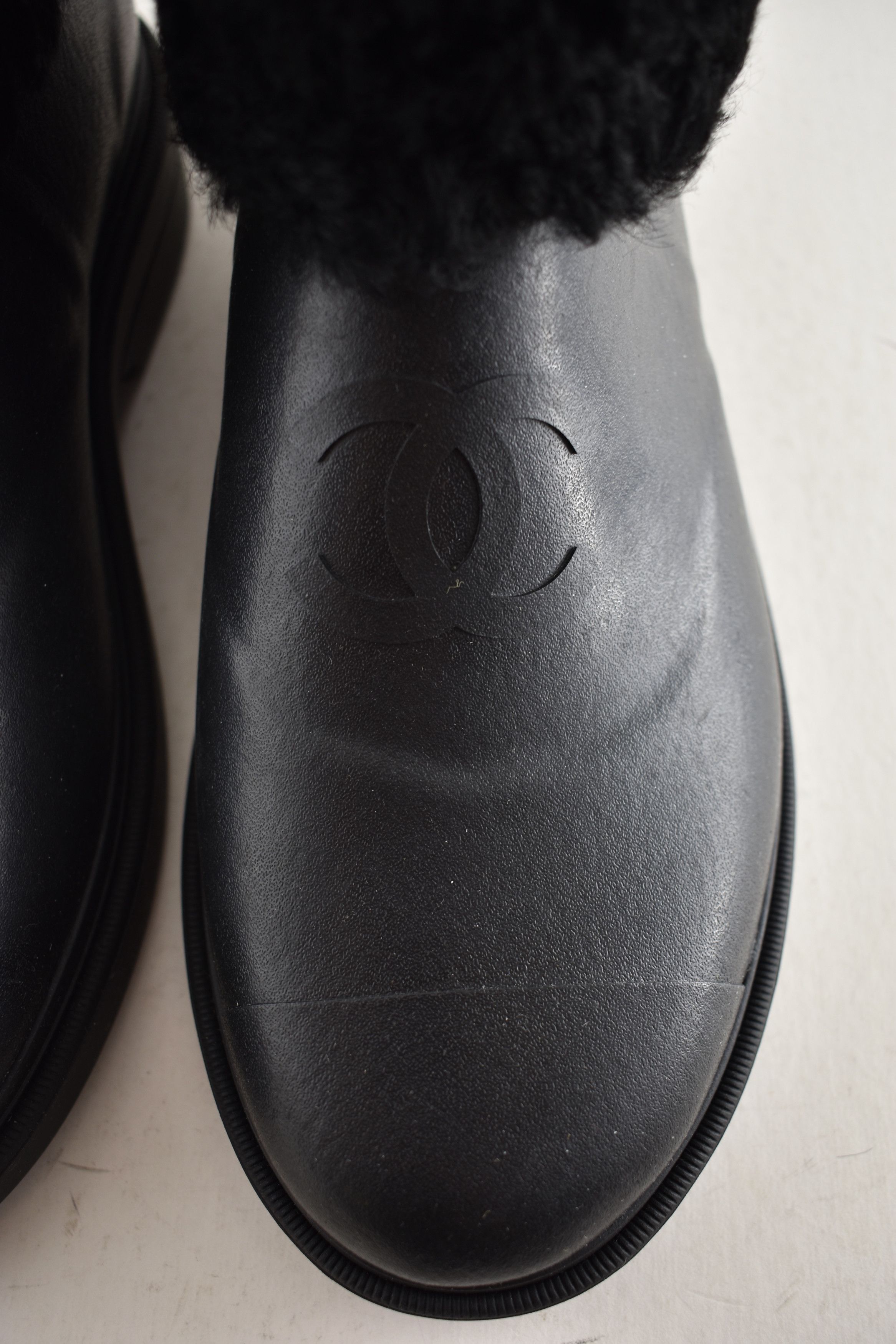 Chanel Chanel 24K Shearling Fur Rubber CC Short Ankle Rain Boots 40 Size US 10 / IT 40 - 8 Thumbnail