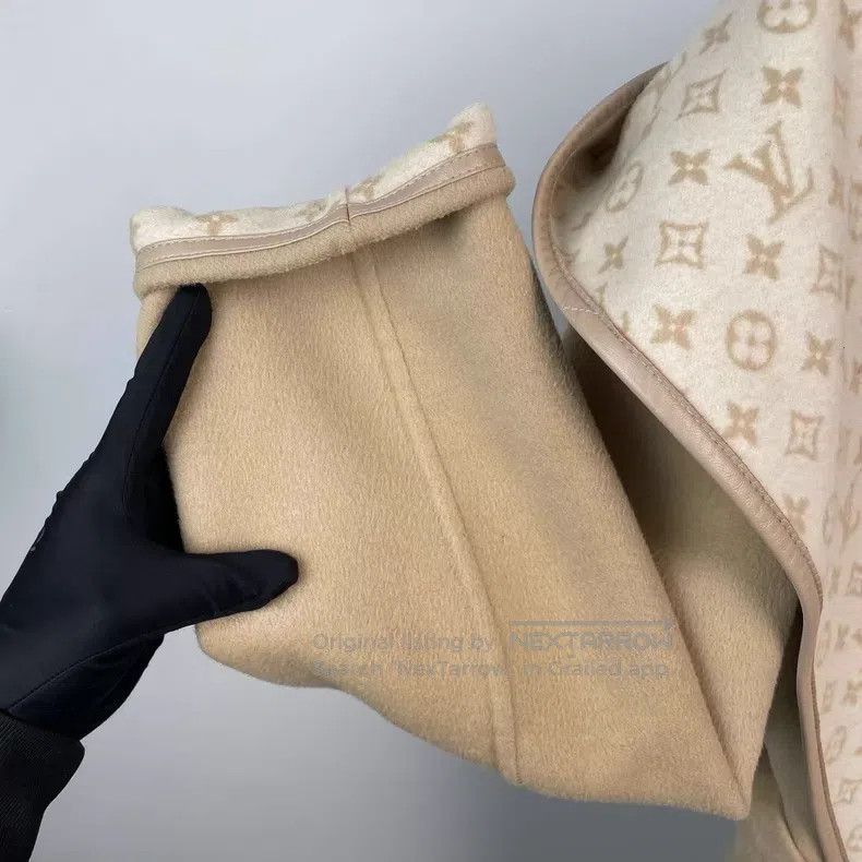 Louis Vuitton Louis Vuitton Light brown presbyopic hooded bathrobe coat Size XS / US 0-2 / IT 36-38 - 3 Thumbnail