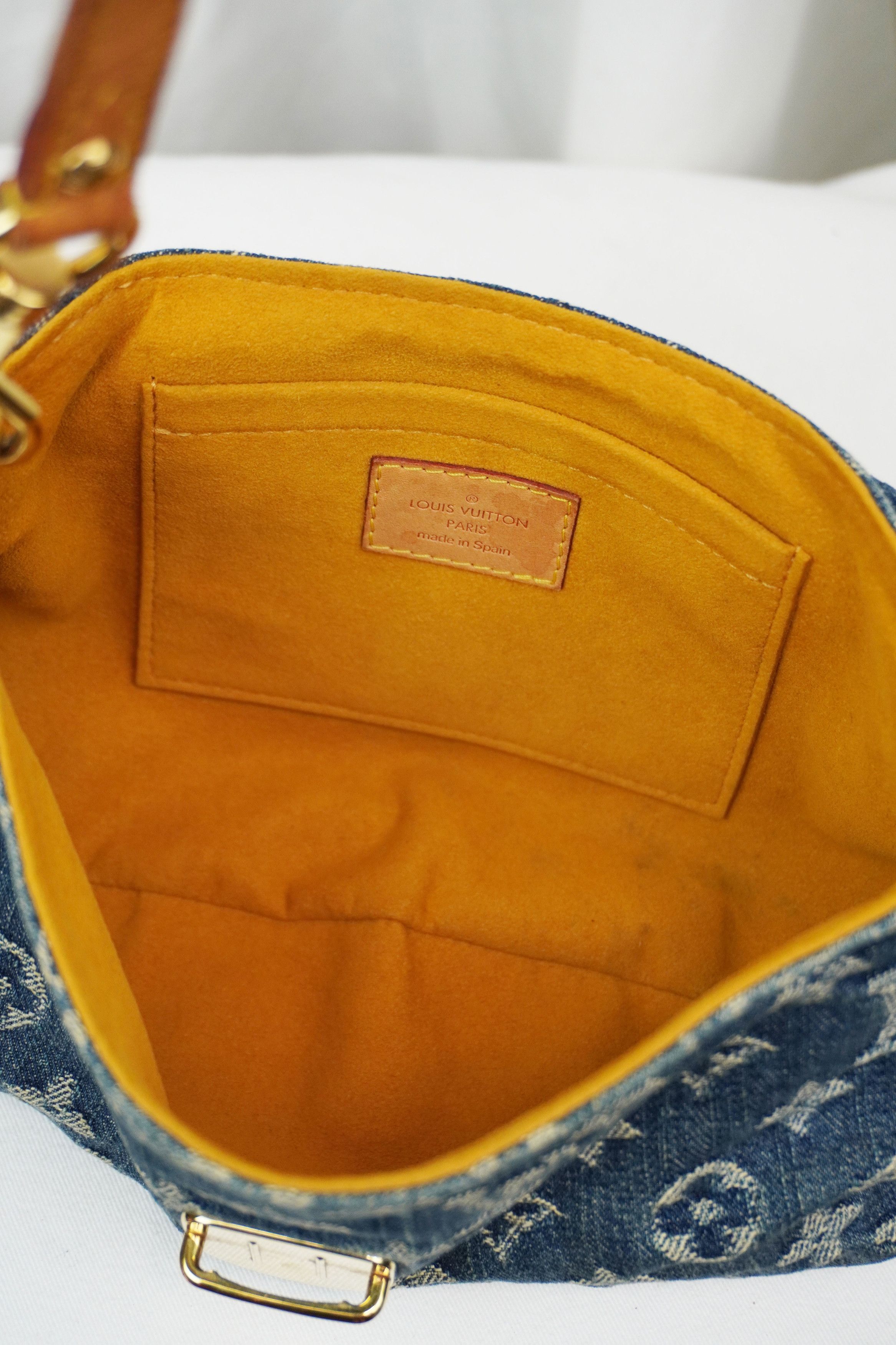 Louis Vuitton Louis Vuitton Denim Pleaty Shoulder Bag Size ONE SIZE - 9 Thumbnail