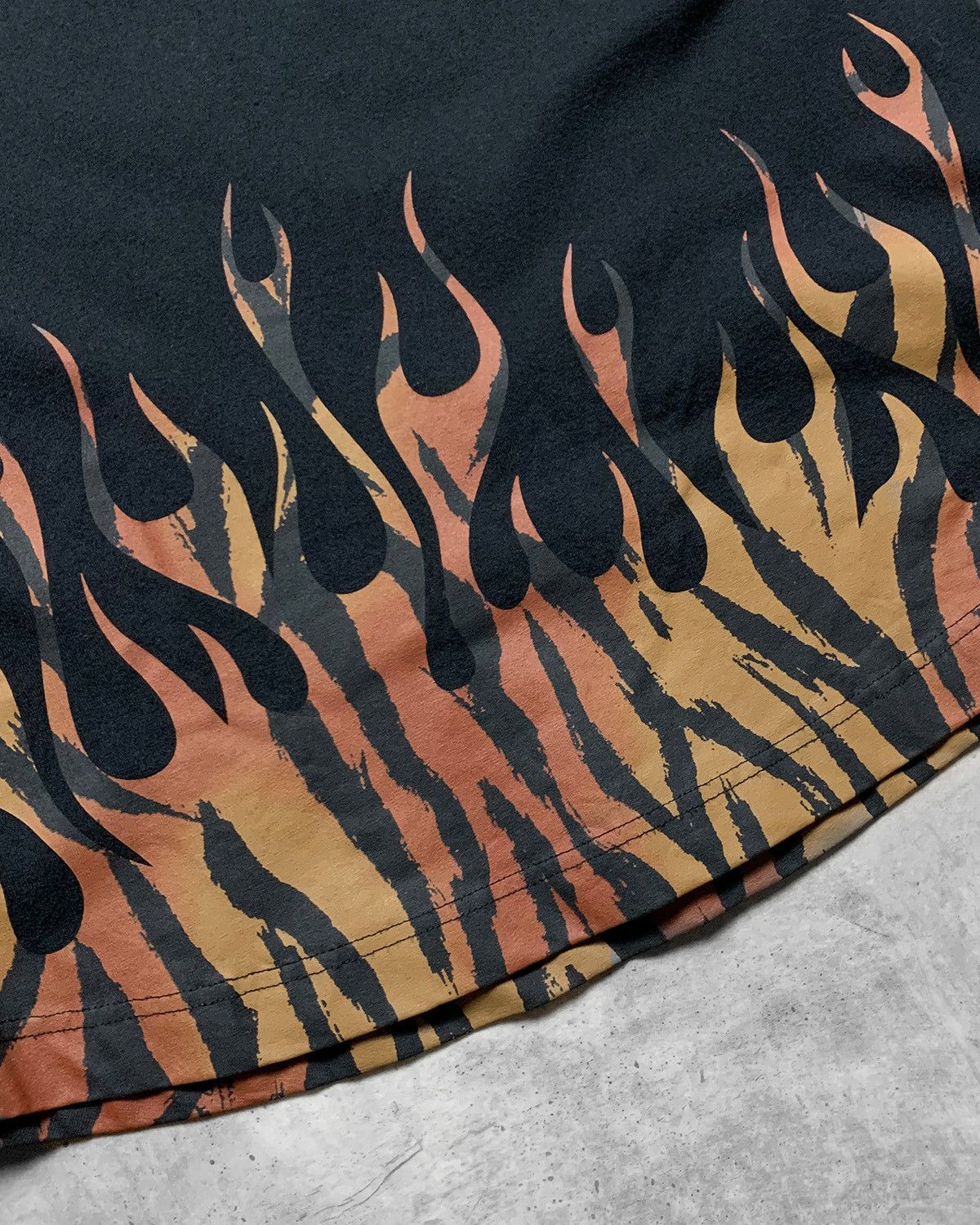 Palm Angels Palm Angels Tiger Flames Long Sleeve - L Size US L / EU 52-54 / 3 - 3 Thumbnail