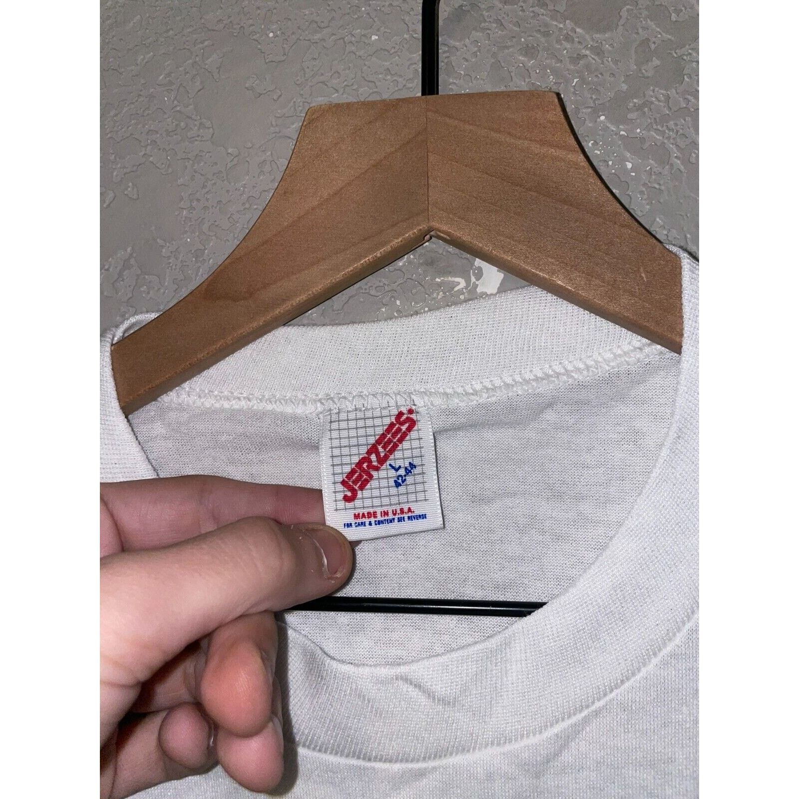 Jerzees Vintage Yellowstone National Park Front Pocket White L Shirt Size US L / EU 52-54 / 3 - 6 Thumbnail