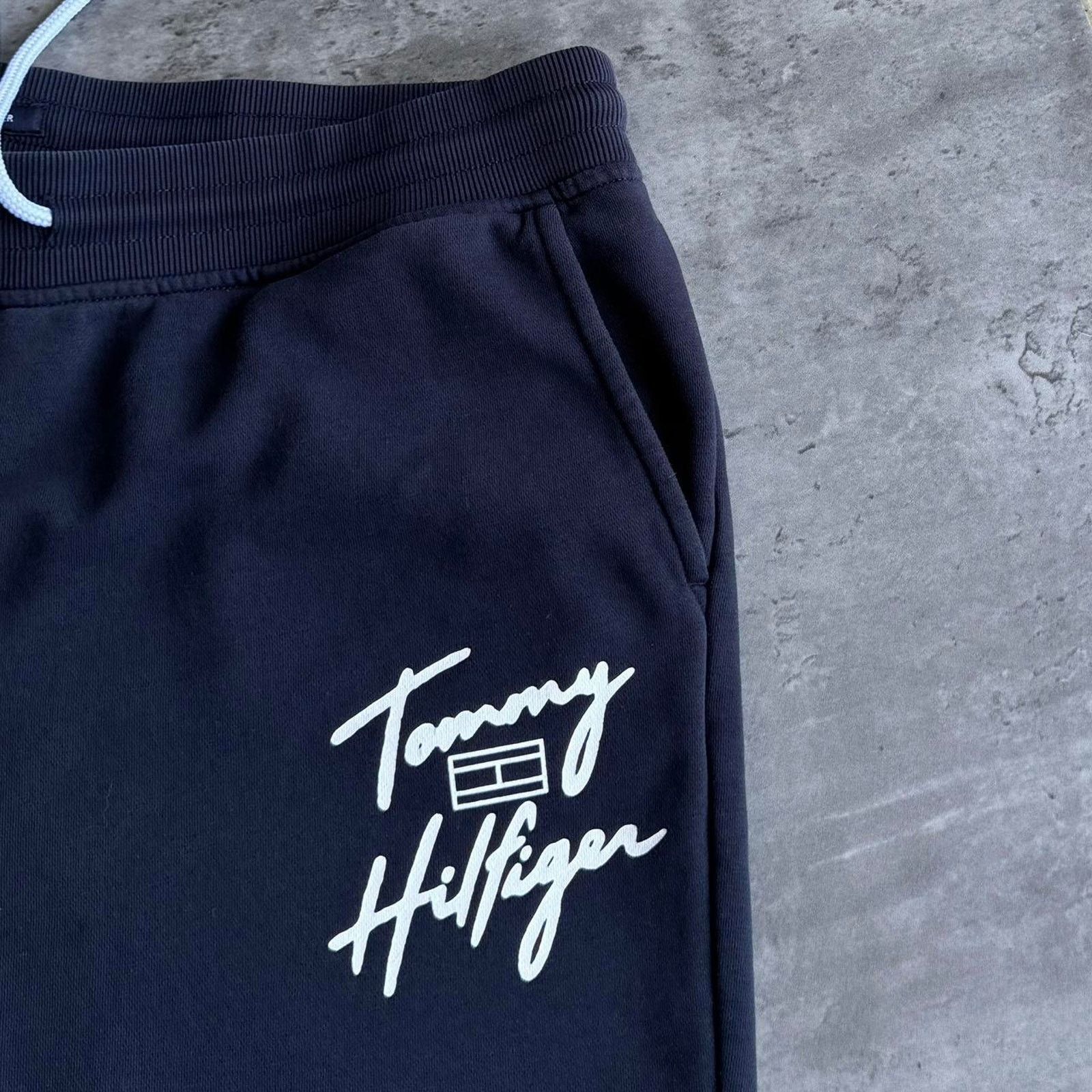 Japanese Brand × Tommy Hilfiger × Vintage Vintage Y2K Tommy Hilfiger Navy & White Essential Sweatpants Size US 38 / EU 54 - 3 Thumbnail