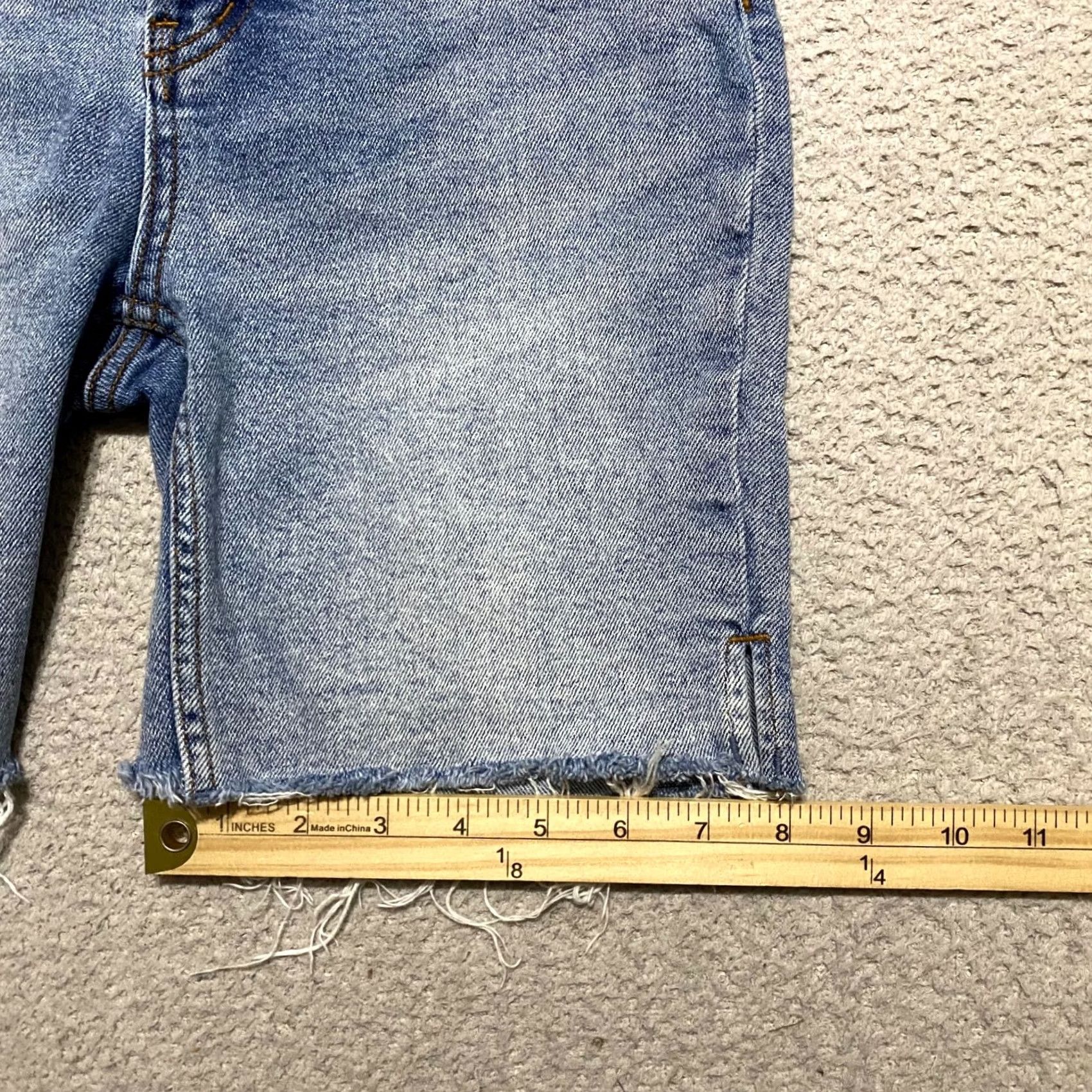 Free People Free People Blue Denim 27 Jean Shorts Bermuda Cut-Off Inseam 6" Womens Regular XS-26? Actually size 26. Size 26" / US 2 / IT 38 - 6 Thumbnail