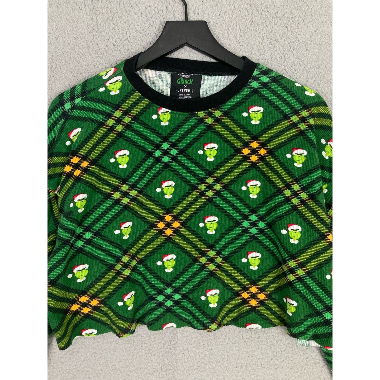 Forever 21 Grinch Women's S Forever 21 Cropped Pajama Shirt Green Size S / US 4 / IT 40 - 5 Thumbnail