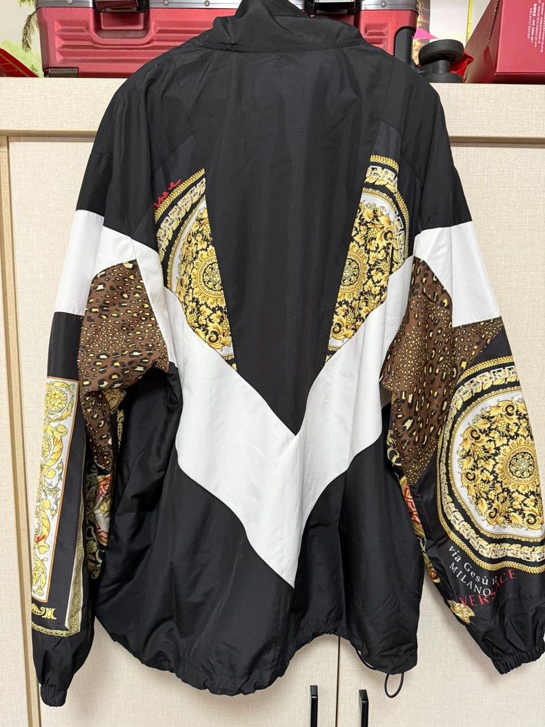 Versace Versace Men's black and gold printed zip-up jacket Size US L / EU 52-54 / 3 - 8 Thumbnail