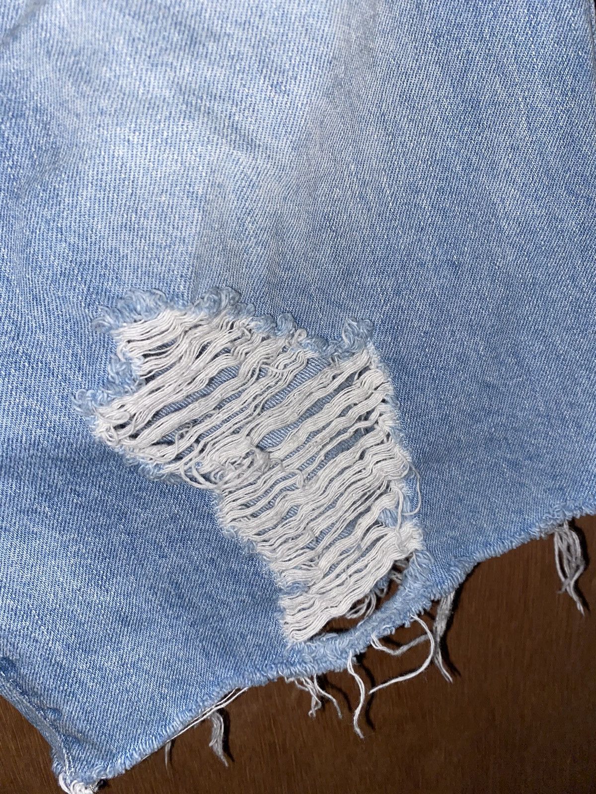 Forever 21 Ripped jeans shorts Size US 32 / EU 48 - 2 Thumbnail