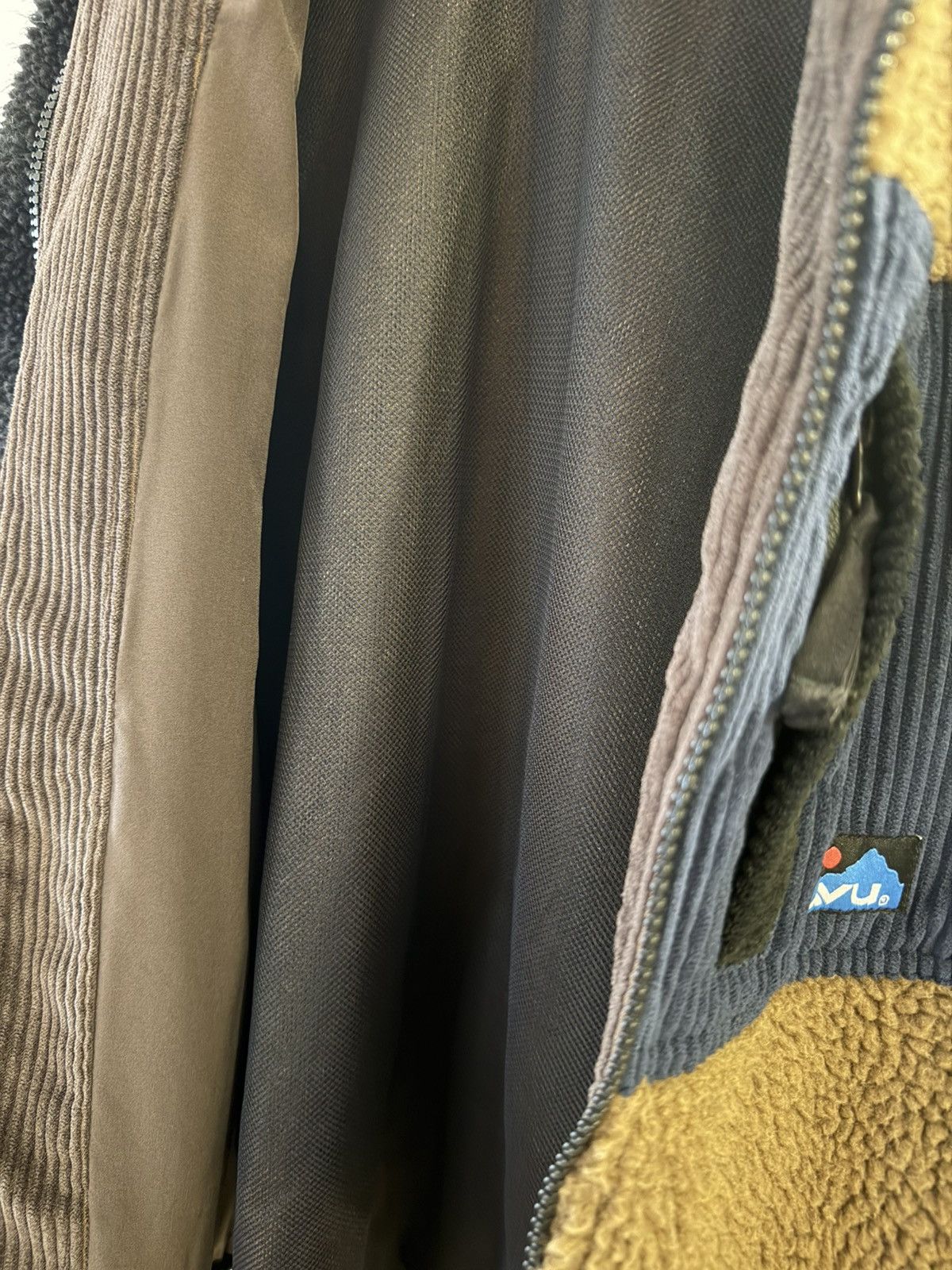 KAVU Kavu Men's Colorblock Sherpa Jacket in Olive, Black & Brown Size US XS / EU 42 / 0 - 5 Thumbnail