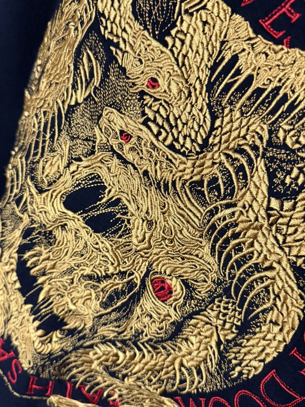 Other Death Saves Embroidered Medusa Crewneck Sweater Discontinued Size US XXL / EU 58 / 5 - 2 Thumbnail