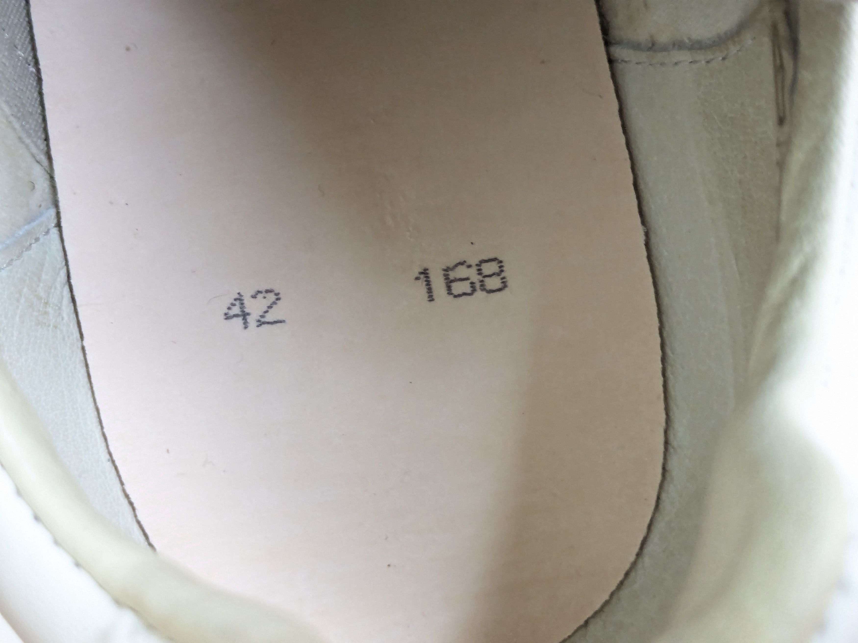 Maison Margiela Maison Margiela Gat Replica White Silver 9 42 Low Tops Size US 9 / EU 42 - 8 Thumbnail