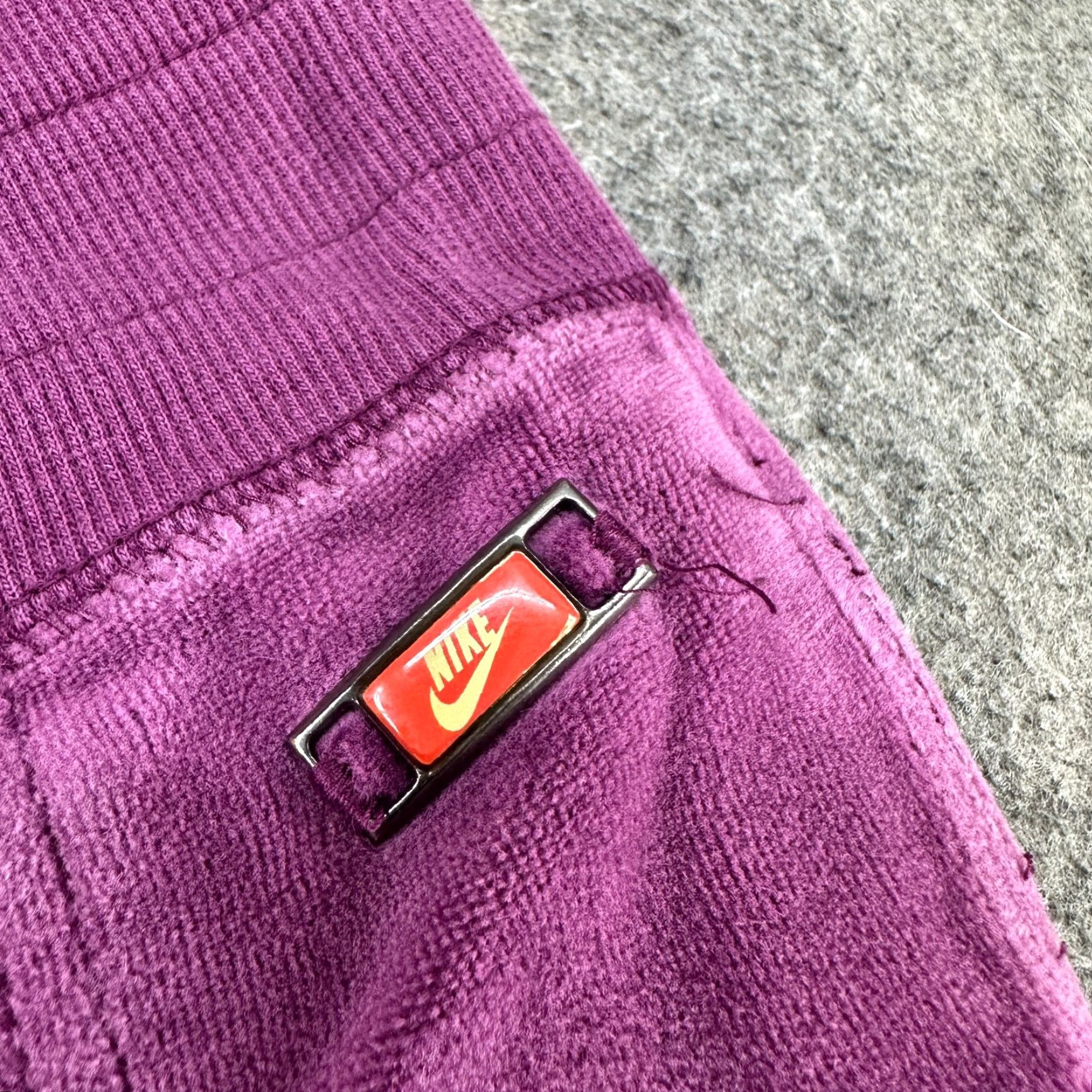 Nike VINTAGE Nike Pants Women XL Purple Sweat Velour Velvet Swoosh Low Rise Baggy Y2K Size 40" / US 18 - 3 Thumbnail