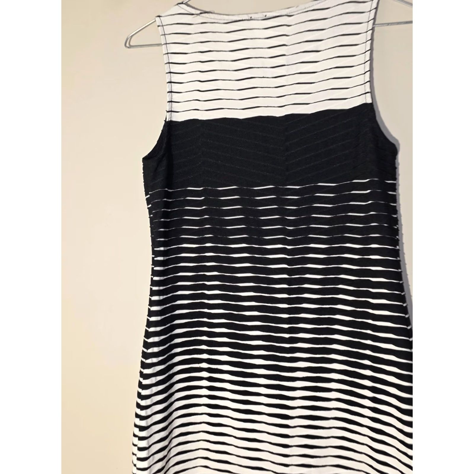 Vintage Ariane Sheath Dress Women's S White Black Striped Sleeveless Crew Neck Polyester Knee Length Casual Summer Pullover Machine Washable Size S / US 4 / IT 40 - 6 Thumbnail