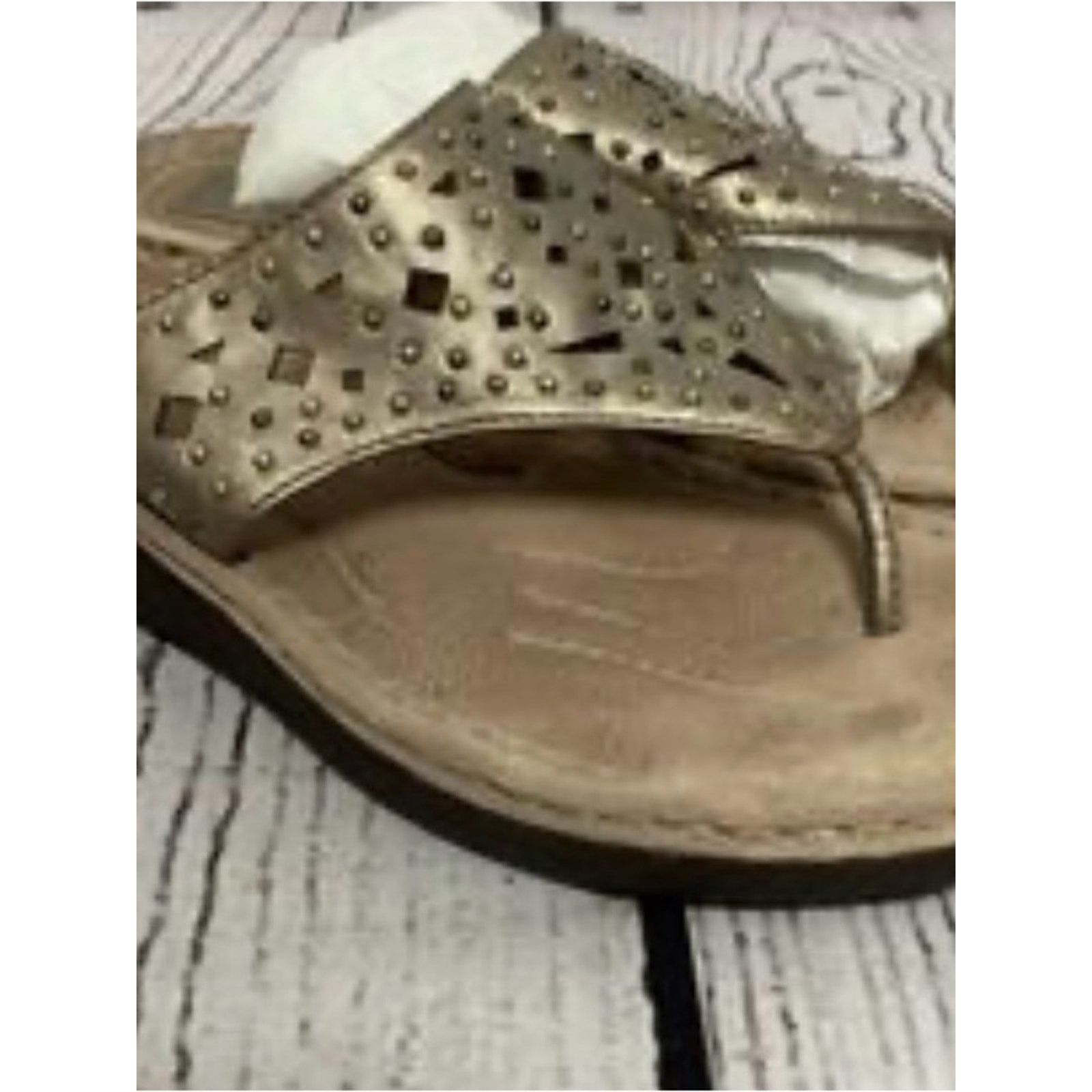 Clarks Clarks Metallic Subtle Gold Studded Thong Sandals 1.5” Heel Size US 9 / IT 39 - 2 Thumbnail