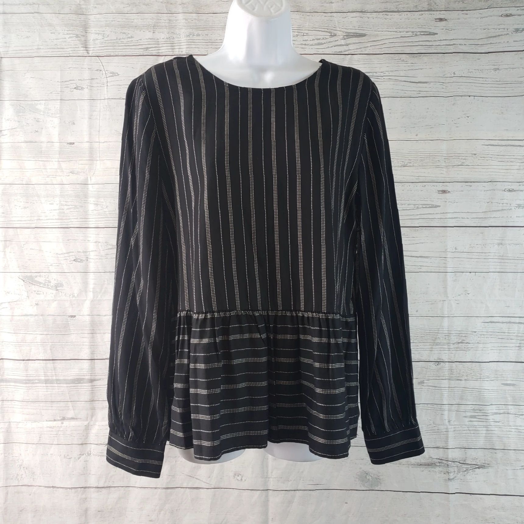 Loft LOFT Ann Taylor Women's Top Blouse Stripe Black White Back Buttons Rayon Size S Short Sleeve Round Neck Size S / US 4 / IT 40 - 2 Thumbnail
