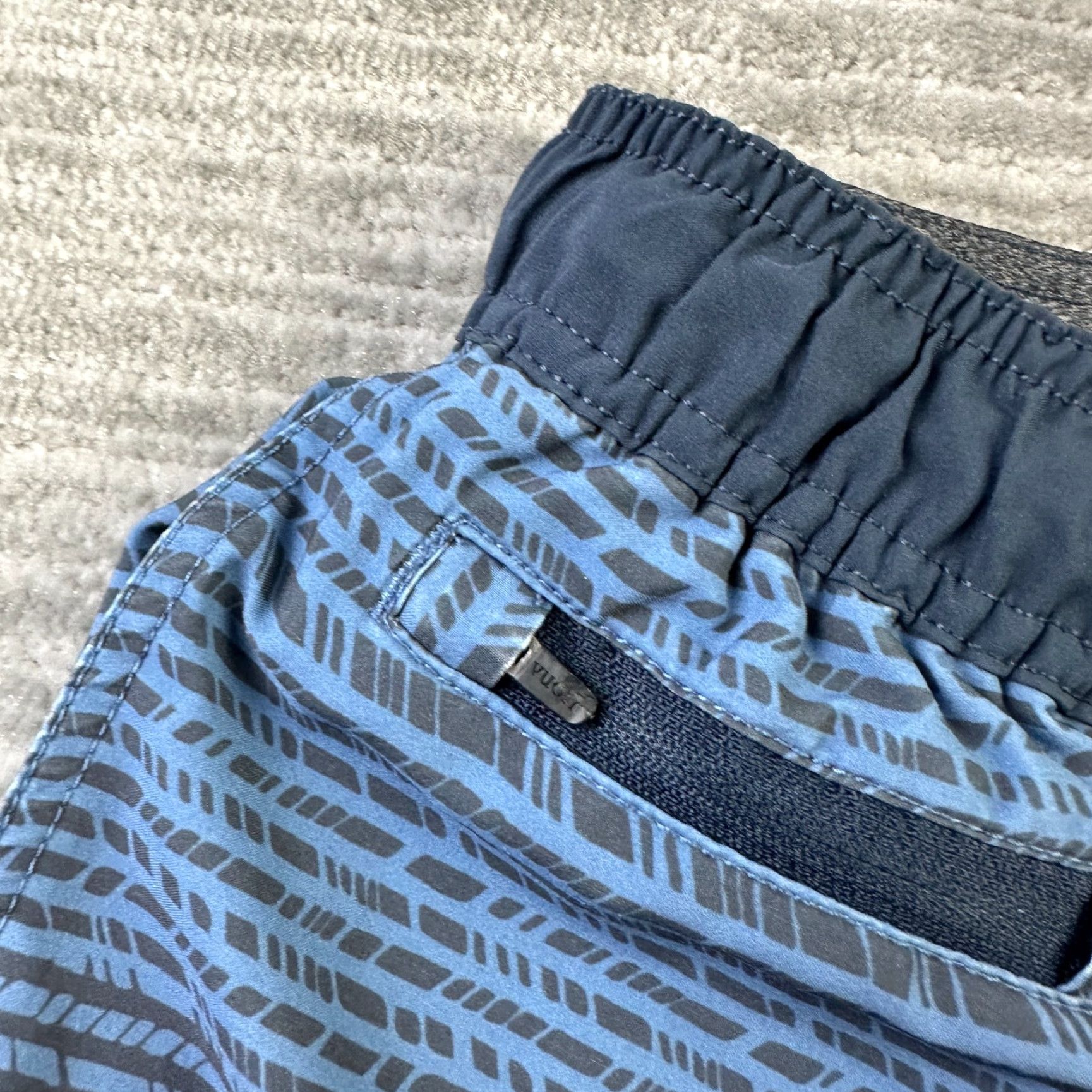 Vuori Vuori Shorts Mens Small Blue Banks Performance Running Gym Logo Athletic Pockets Drawstring Size US 29 - 4 Thumbnail