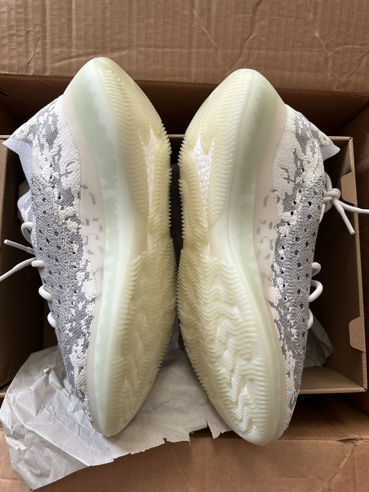 Adidas × Kanye West Yeezy Boost 380 Alien Size US 11 / EU 44 - 4 Thumbnail