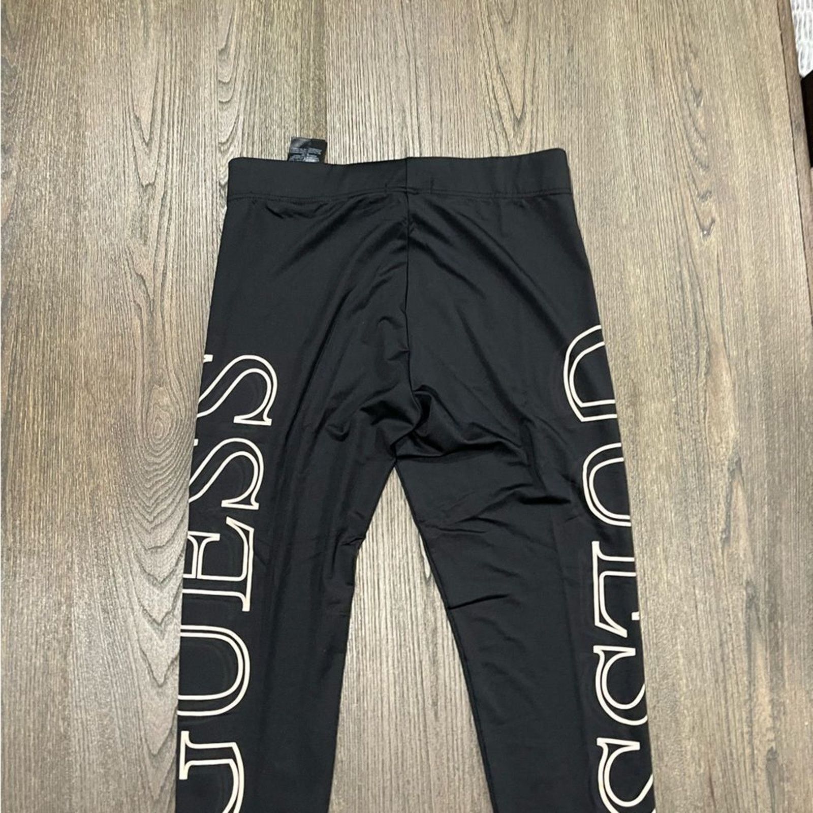 Guess NWOT Guess Black Cropped Capri Leggings Logo Print Size L Size 29" - 5 Thumbnail