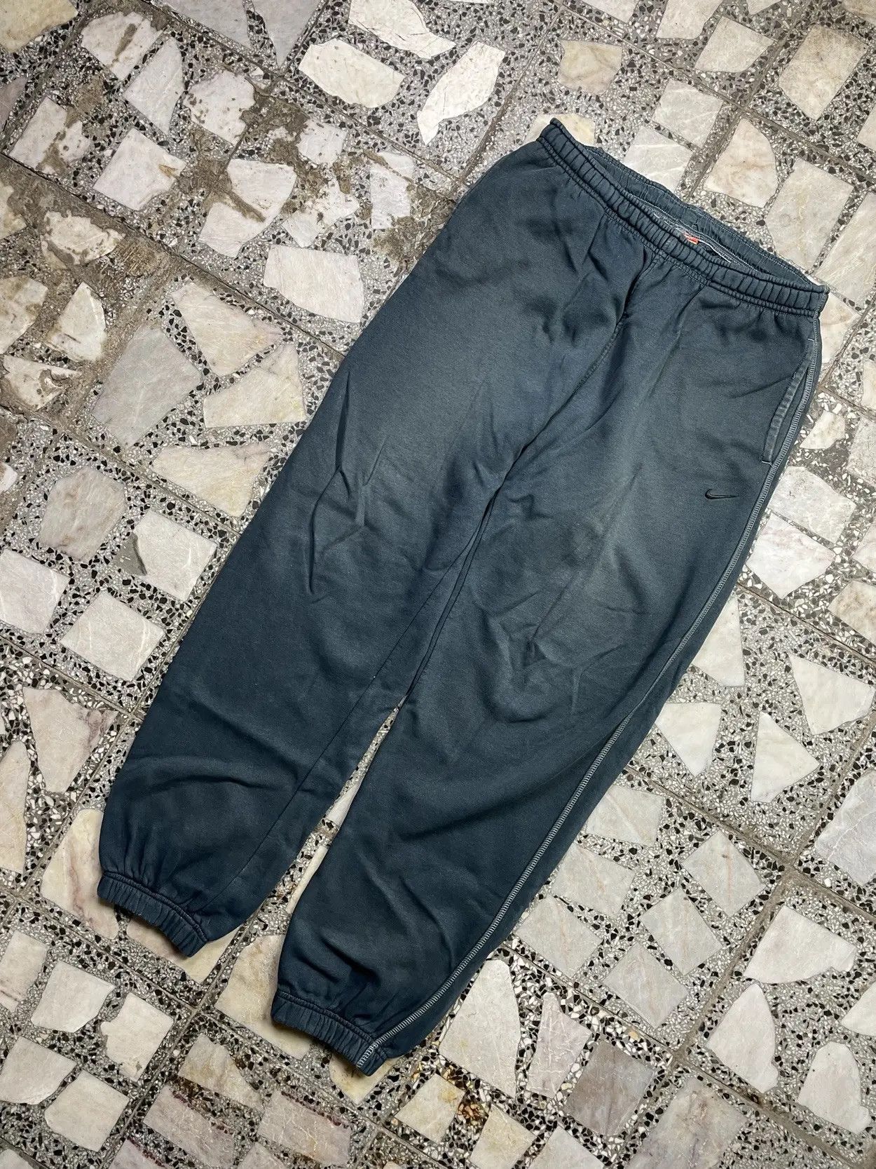 Nike VINTAGE NIKE WASHED 90S RETRO SPORTSWEAR BLACK SWEAT PANTS Size US 34 / EU 50 - 6 Thumbnail