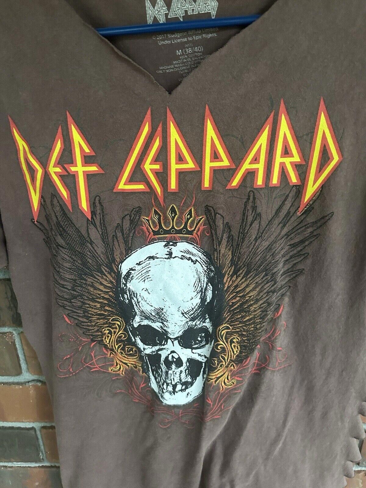 Designer def leppard shirt Size Medium Women's Upcycled Size M / US 6-8 / IT 42-44 - 2 Thumbnail