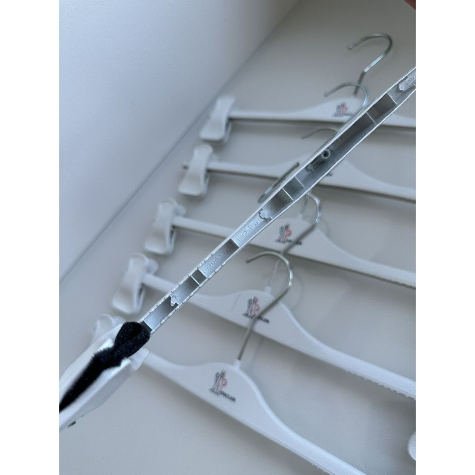 Moncler Moncler Grenoble made in italy plastic white hangers Size ONE SIZE - 7 Thumbnail