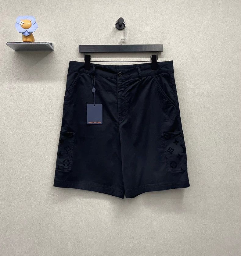 Louis Vuitton Black Summer Casual Shorts for Men - dmc Size US 31 - 1 Thumbnail