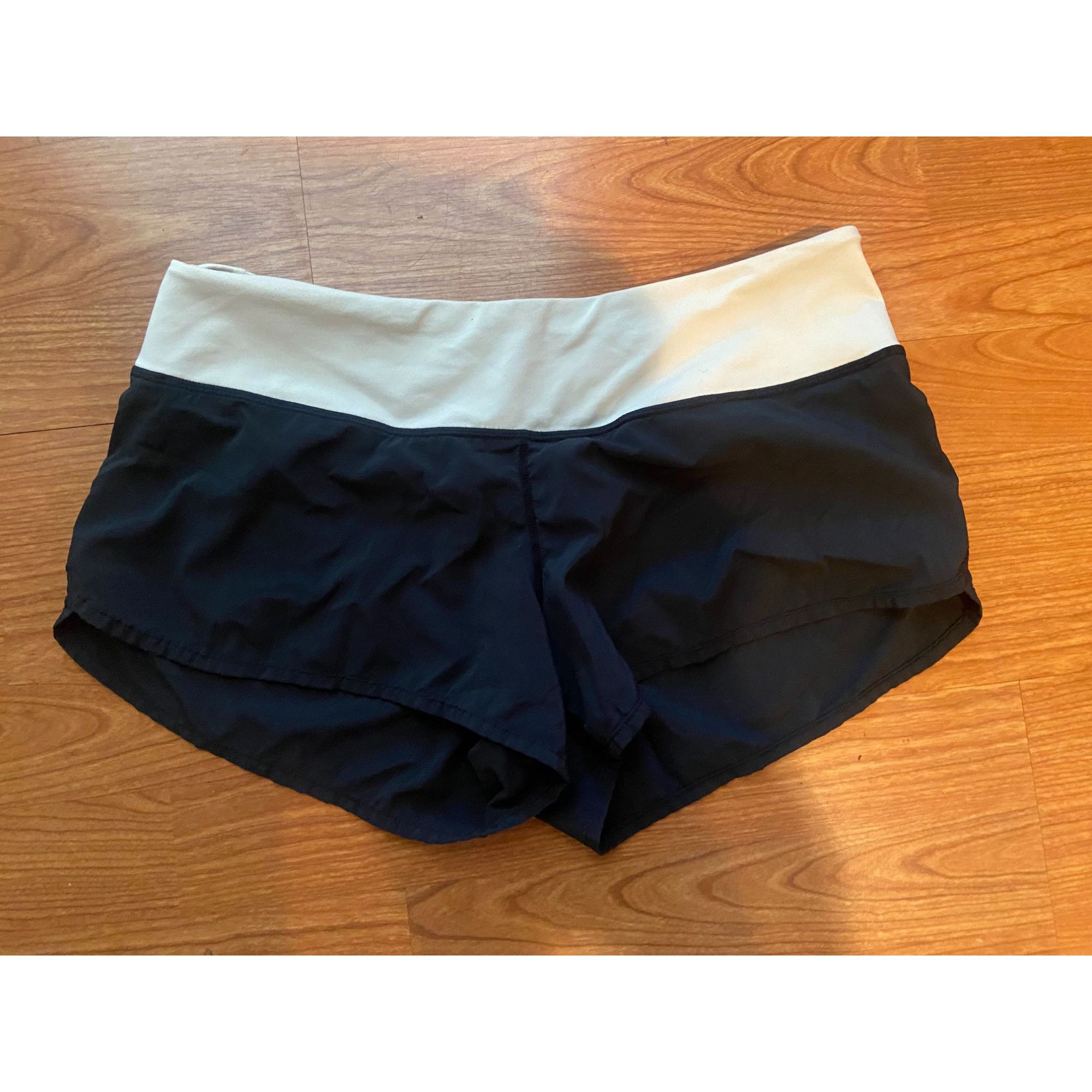 Lululemon Lululemon Two Tone Shorts Ladies Size 6 Size 28" / US 6 / IT 42 - 1 Thumbnail