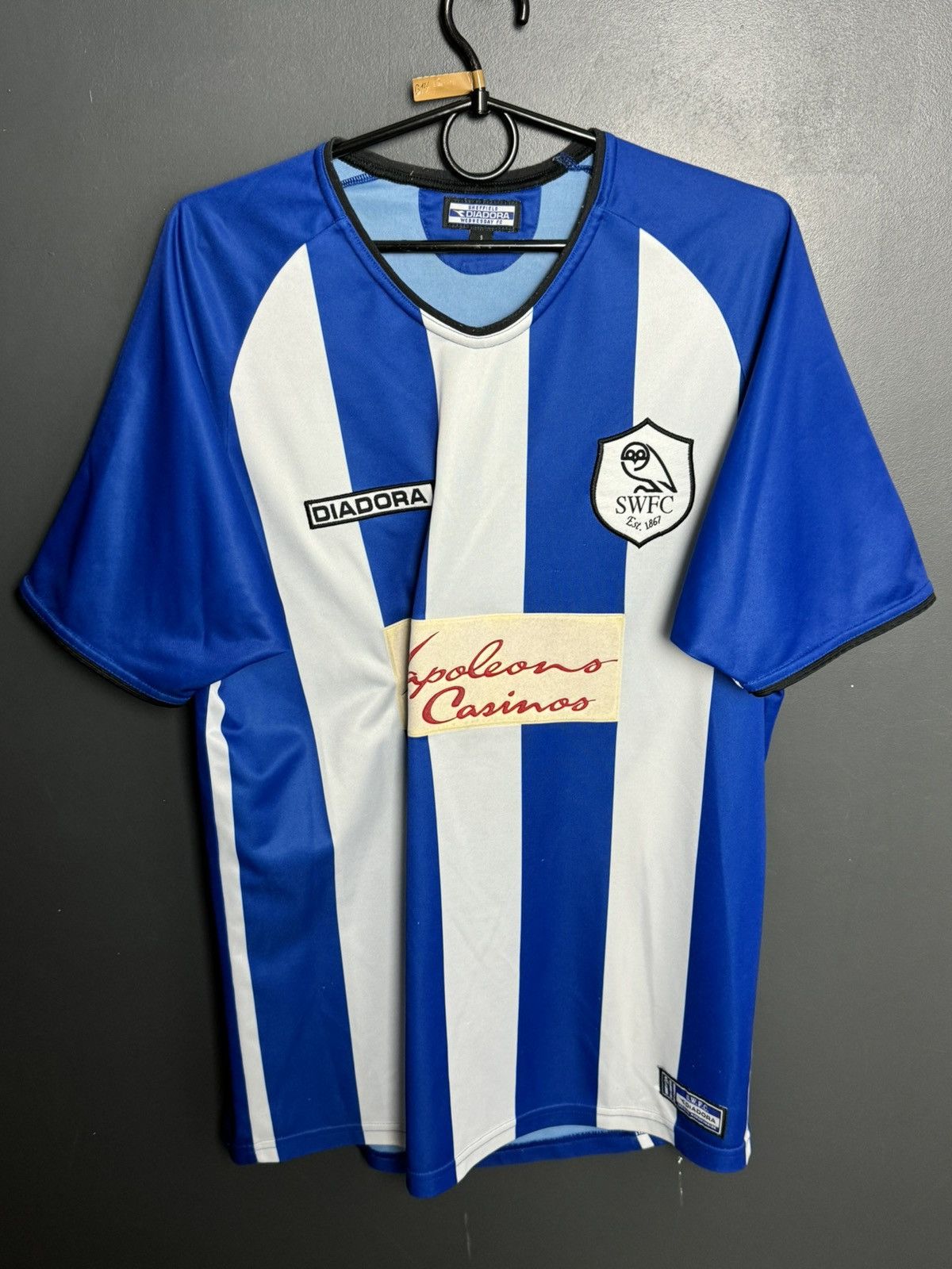 Diadora Sheffield Wednesday 03/05 Home Football Jersey Size US S / EU 44-46 / 1 - 1 Thumbnail