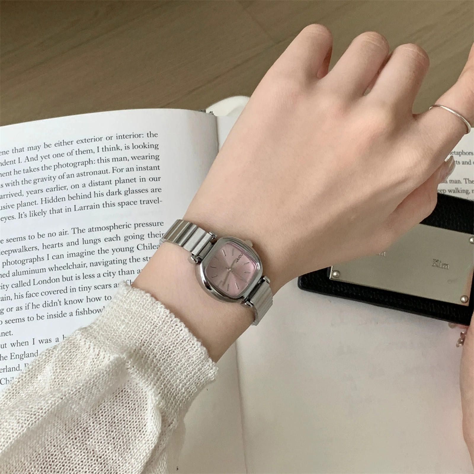 Vintage Gold Square Face Fashion Watch, Elegant Gold Bracelet Size ONE SIZE - 7 Thumbnail