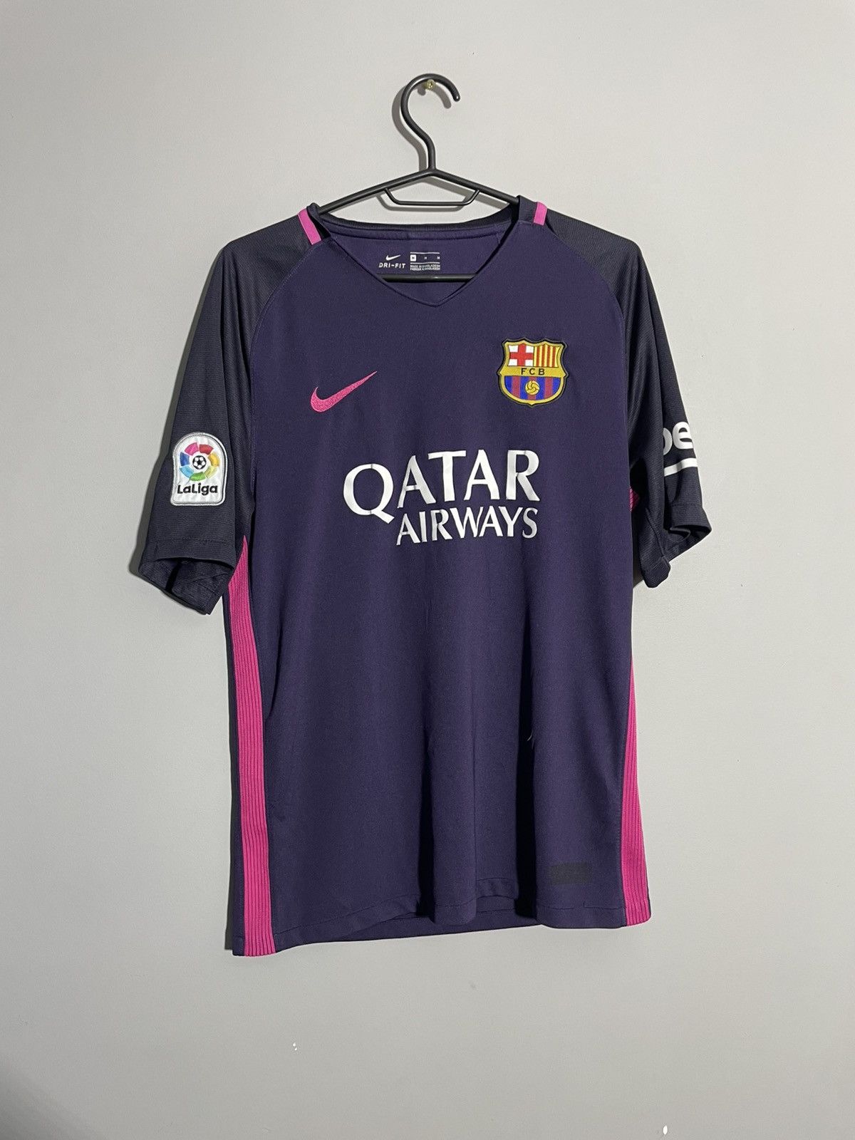 Vintage Nike FC Barcelona 2016 Training jersey size M Size US M / EU 48-50 / 2 - 1 Thumbnail