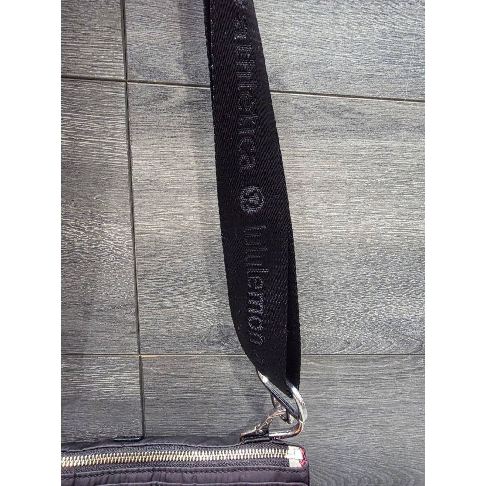Lululemon Lululemon Waist Bag Sling Black CrossBody Chunky B000635 Size ONE SIZE - 12 Thumbnail