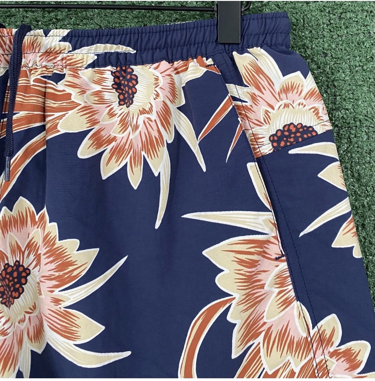 Patagonia Patagonia Baggies Cereus Flower Navy Patterned Shorts Medium Size 32" / US 10 / IT 46 - 2 Thumbnail