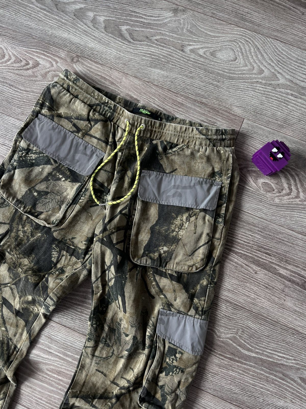 Jaded London Jaded London Reflective Patch Pocket Y2k Sequin Camo Pants Size US 34 / EU 50 - 7 Thumbnail