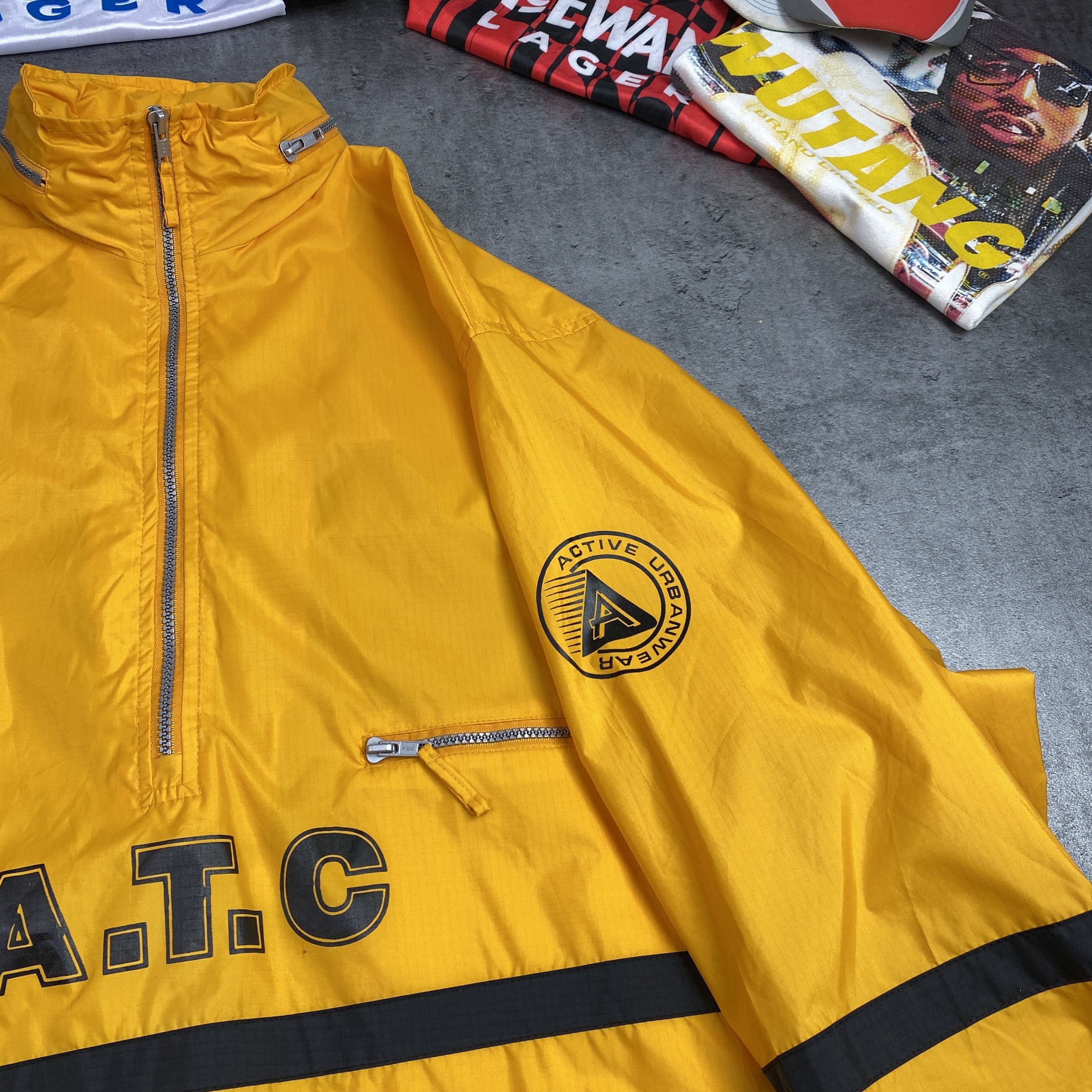 Vintage Vintage American Training Corp Yellow waterproof Jacket - XL Size US XL / EU 56 / 4 - 7 Thumbnail