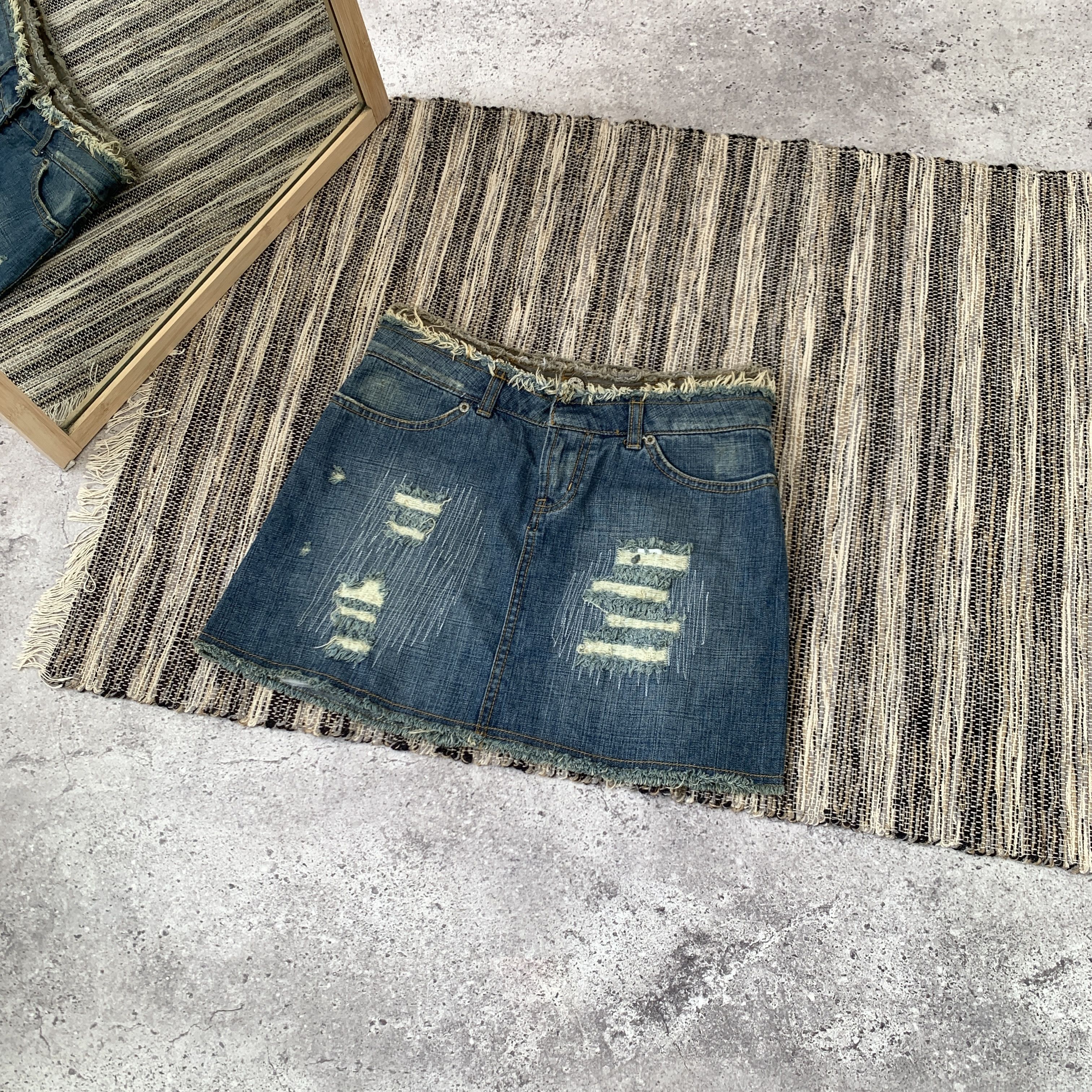 Vintage Y2K Faded Women\'s Blue Denim Low RIse Mini Skirt