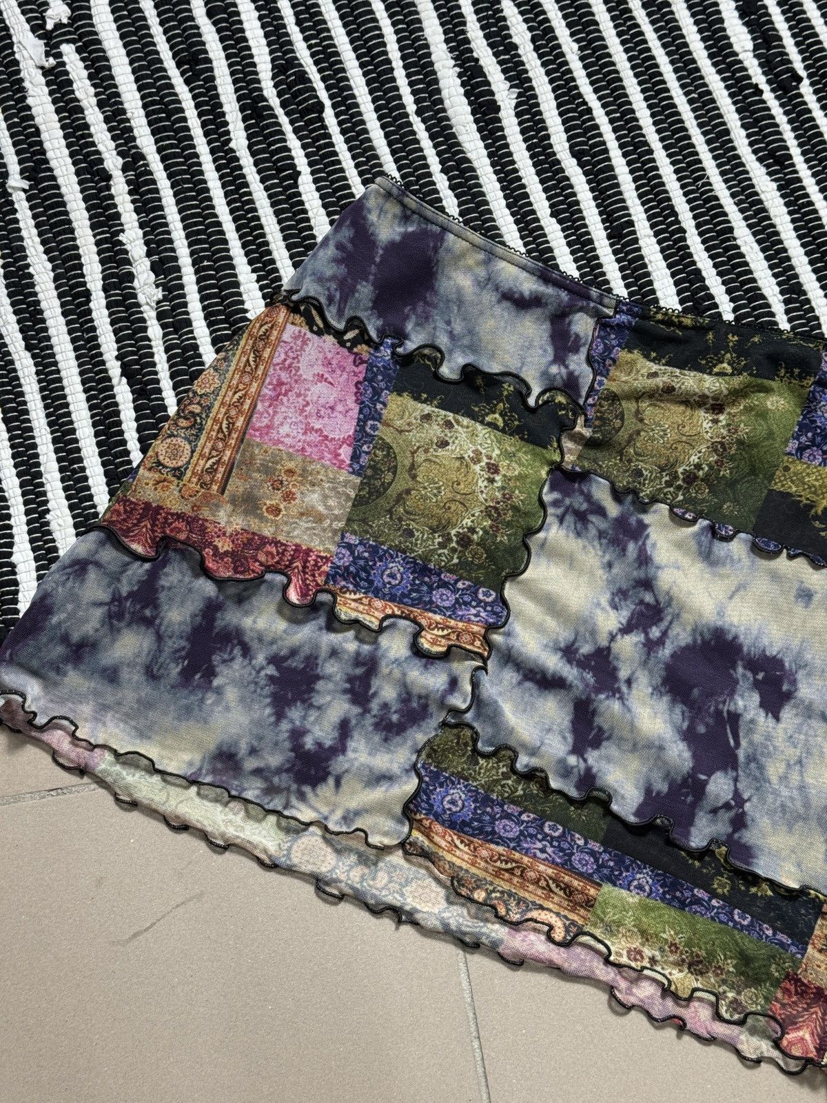 Other VINTAGE PATCHWORK MESH STYLE MINI SKIRT Size 28" / US 6 / IT 42 - 3 Thumbnail