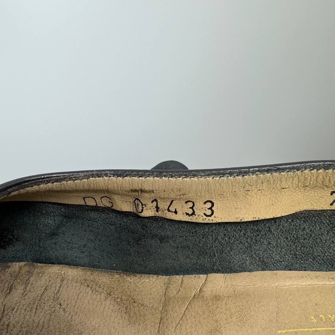 Salvatore Ferragamo Salvatore Ferragamo Boutique Vara Bow Leather Size 7 Size US 7 / IT 37 - 10 Thumbnail