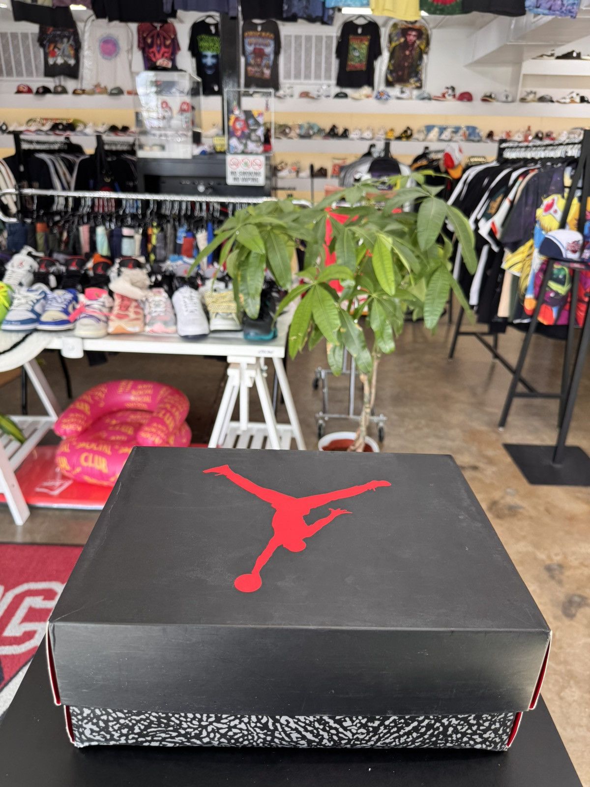 Jordan Brand Air Jordan 13 Wheat Size 7Y (2023) Size US 7 / EU 40 - 15 Thumbnail