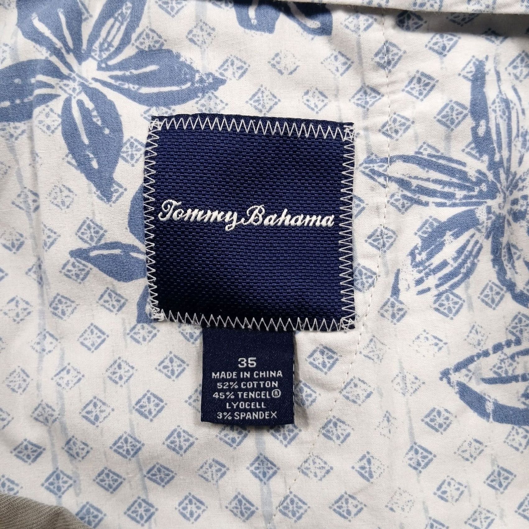 Tommy Bahama Tommy Bahama Mens Chino Shorts Size 35 Tan Cotton Blend EUC Size US 35 - 6 Thumbnail
