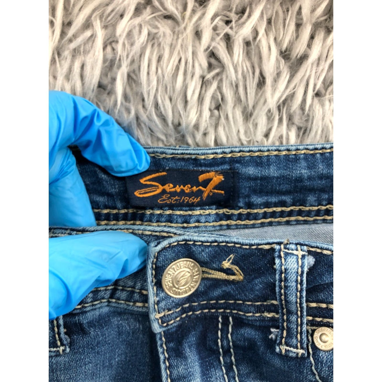Vintage Seven7 Bermuda Shorts Womens Size 6 Mid Rise Medium Wash Blue Bermuda Shorts Womens Size 6 Mid Rise Medium Wash Blue Size 28" / US 6 / IT 42 - 6 Thumbnail