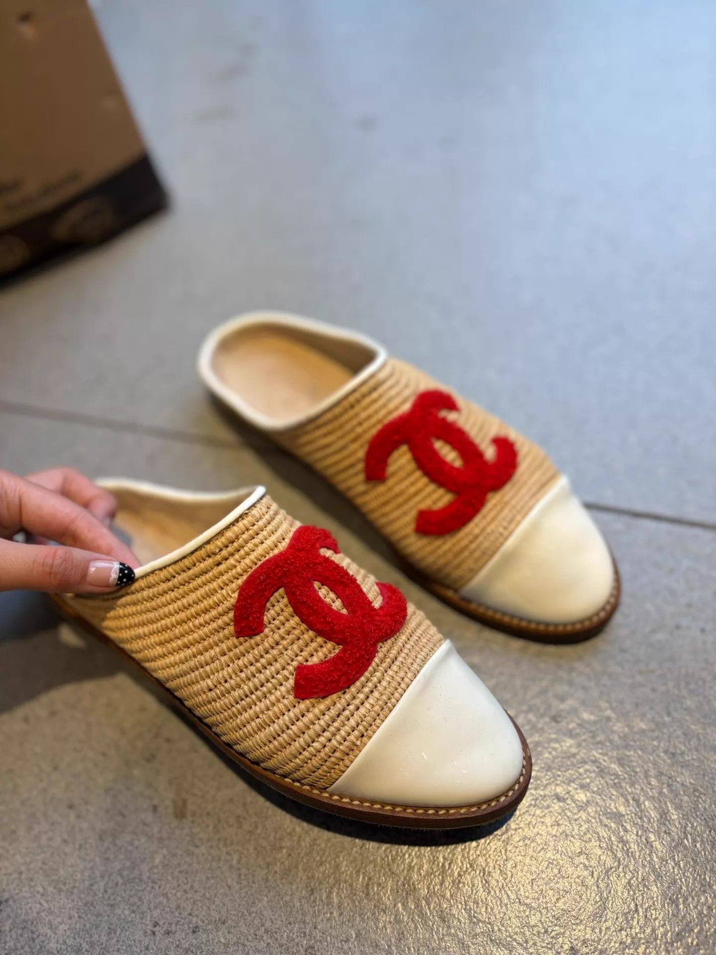Chanel Chanel Red Large CC Logo Woven Slide 38 99 New Size US 7.5 / IT 37.5 - 1 Thumbnail