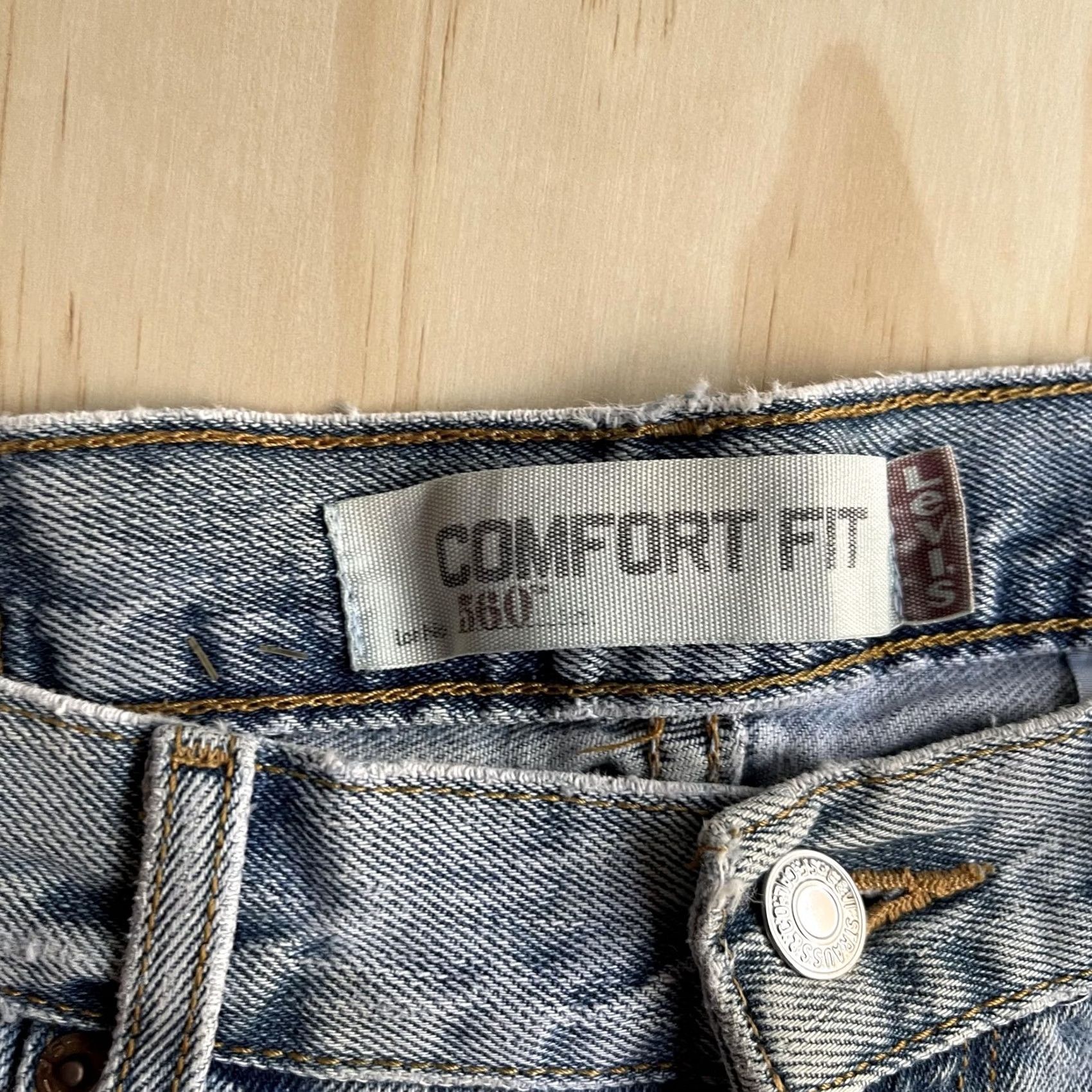 Levi's Y2K Levis 560 Comfort Fit Jeans Mens 32x32 Light Wash Distressed Tapered Denim Size US 32 / EU 48 - 2 Thumbnail