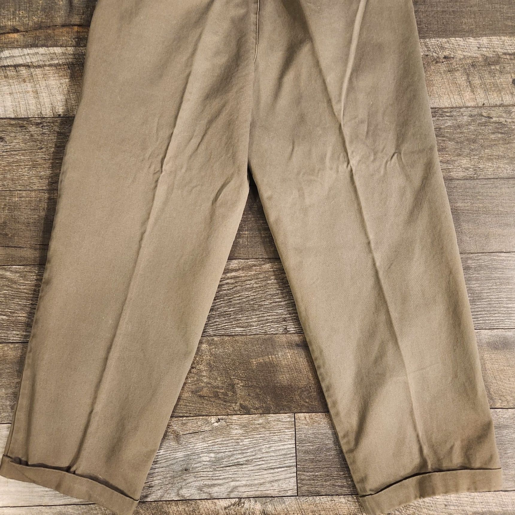 Banana Republic VINTAGE Banana Republic Pleated Cuffed Chino Pants 35 X 29 Olive Green Shirt? Size US 35 - 7 Thumbnail